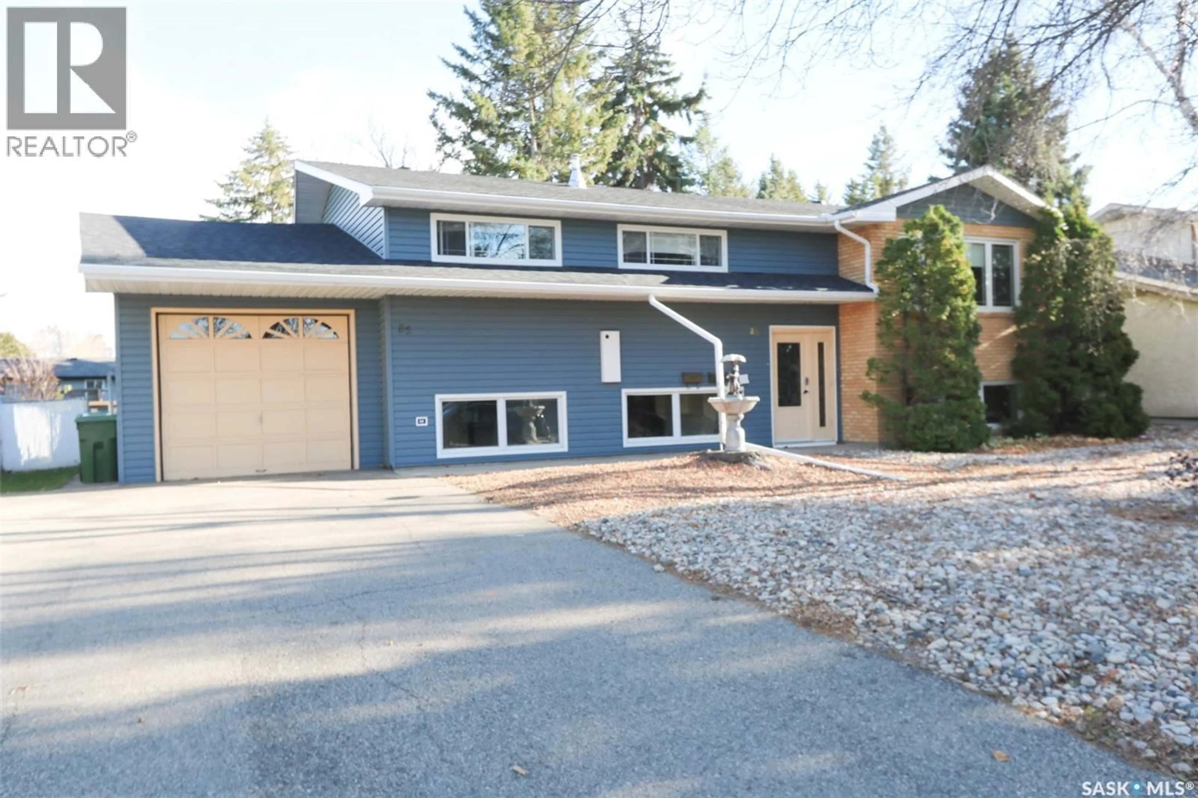 Home with vinyl exterior material, street for 85 CIRCLEBROOKE DRIVE, Yorkton Saskatchewan S3N2R9