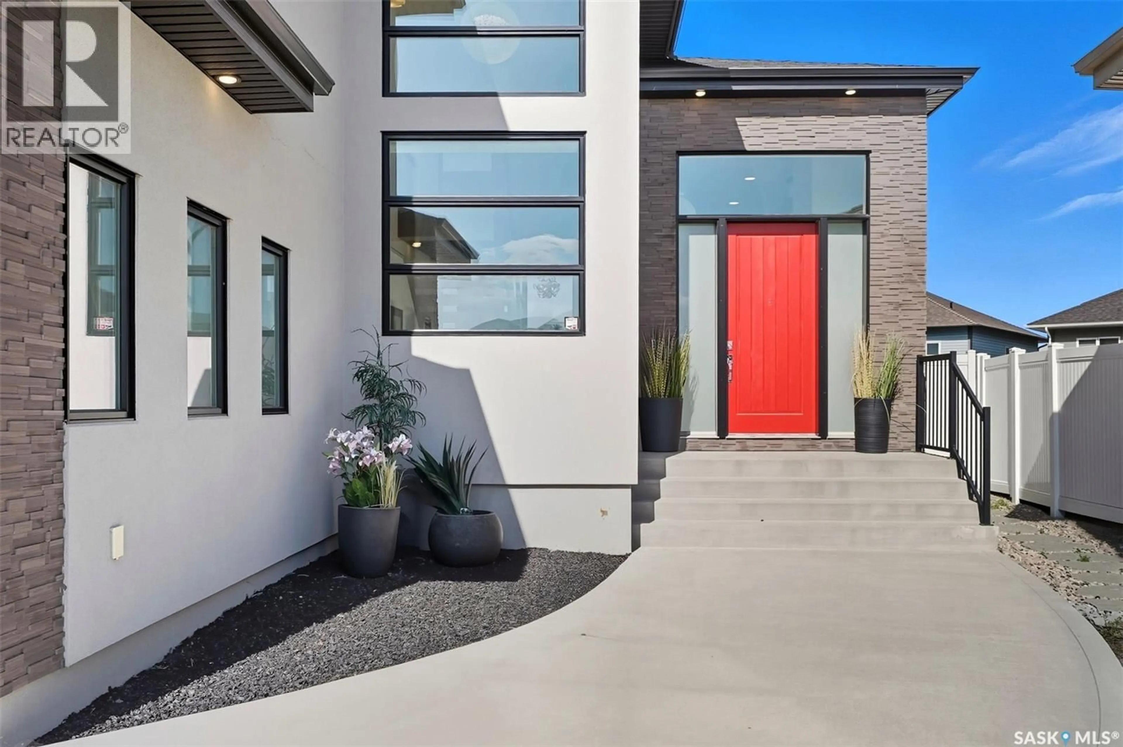 Indoor entryway for 125 GILLIES BAY, Saskatoon Saskatchewan S7V0A7