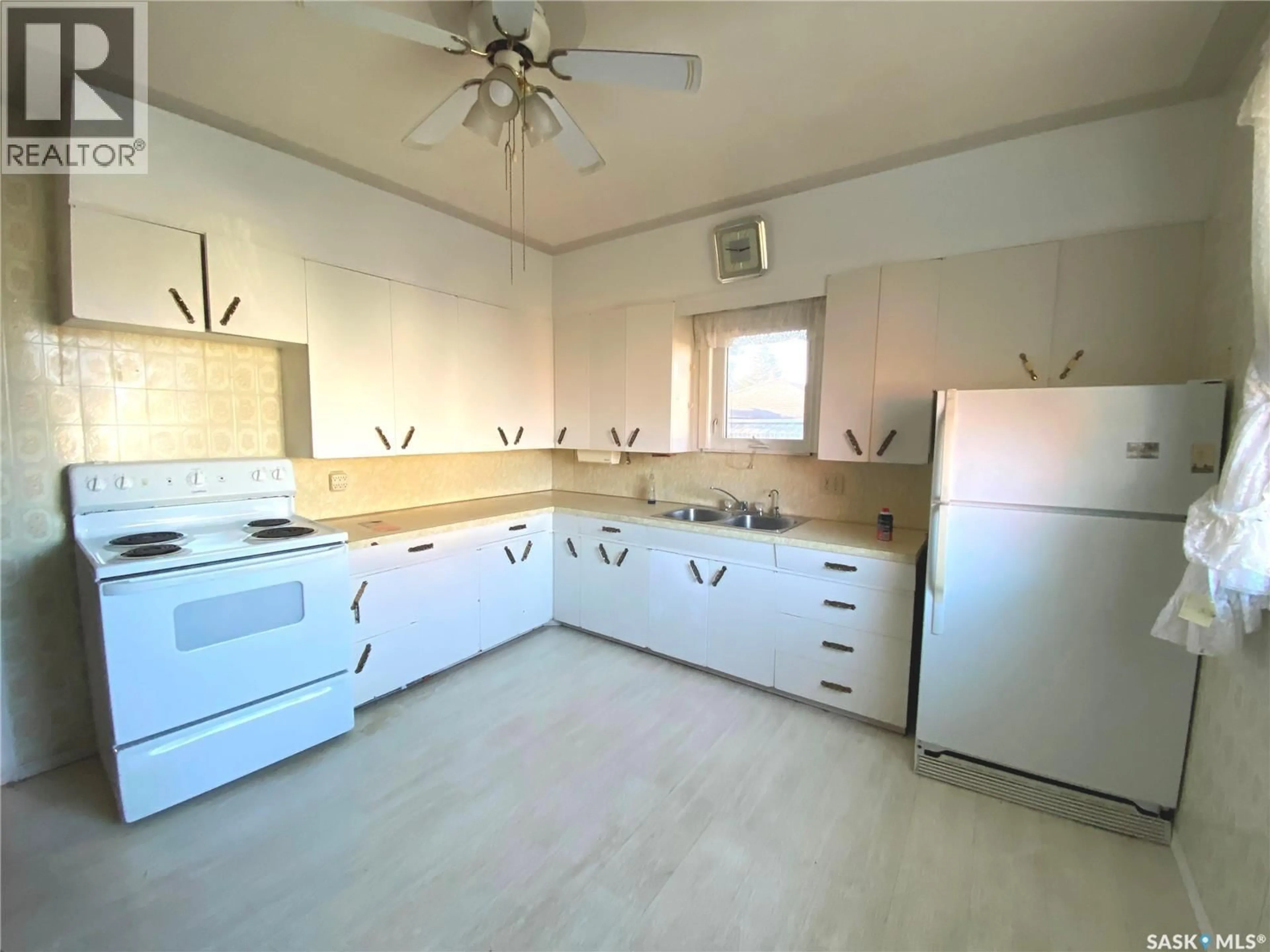 Standard kitchen, unknown for 206 WATSON STREET, Lipton Saskatchewan S0G3B0