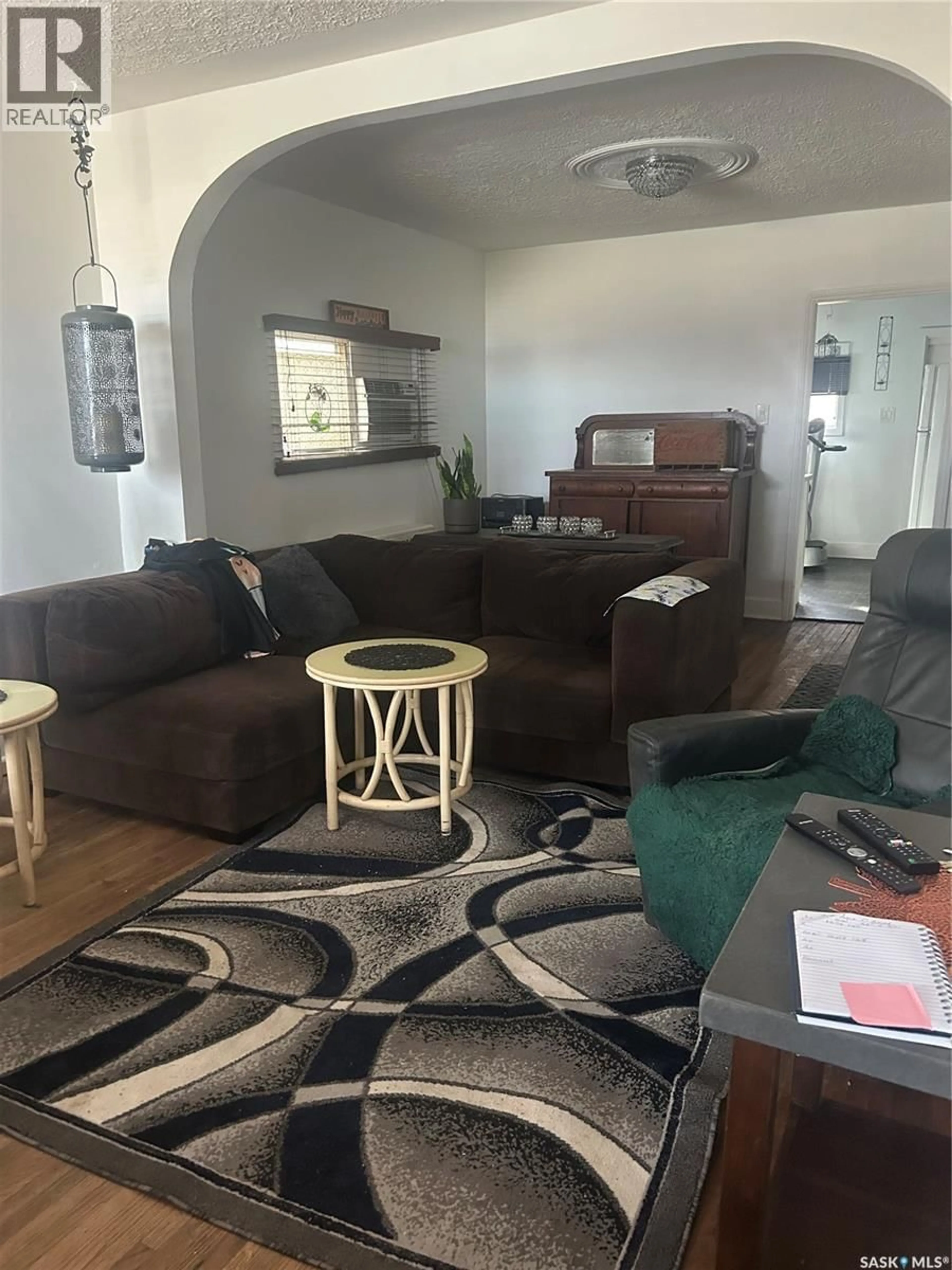 Living room with furniture, unknown for 919 C AVENUE, Saskatoon Saskatchewan S7L1W7