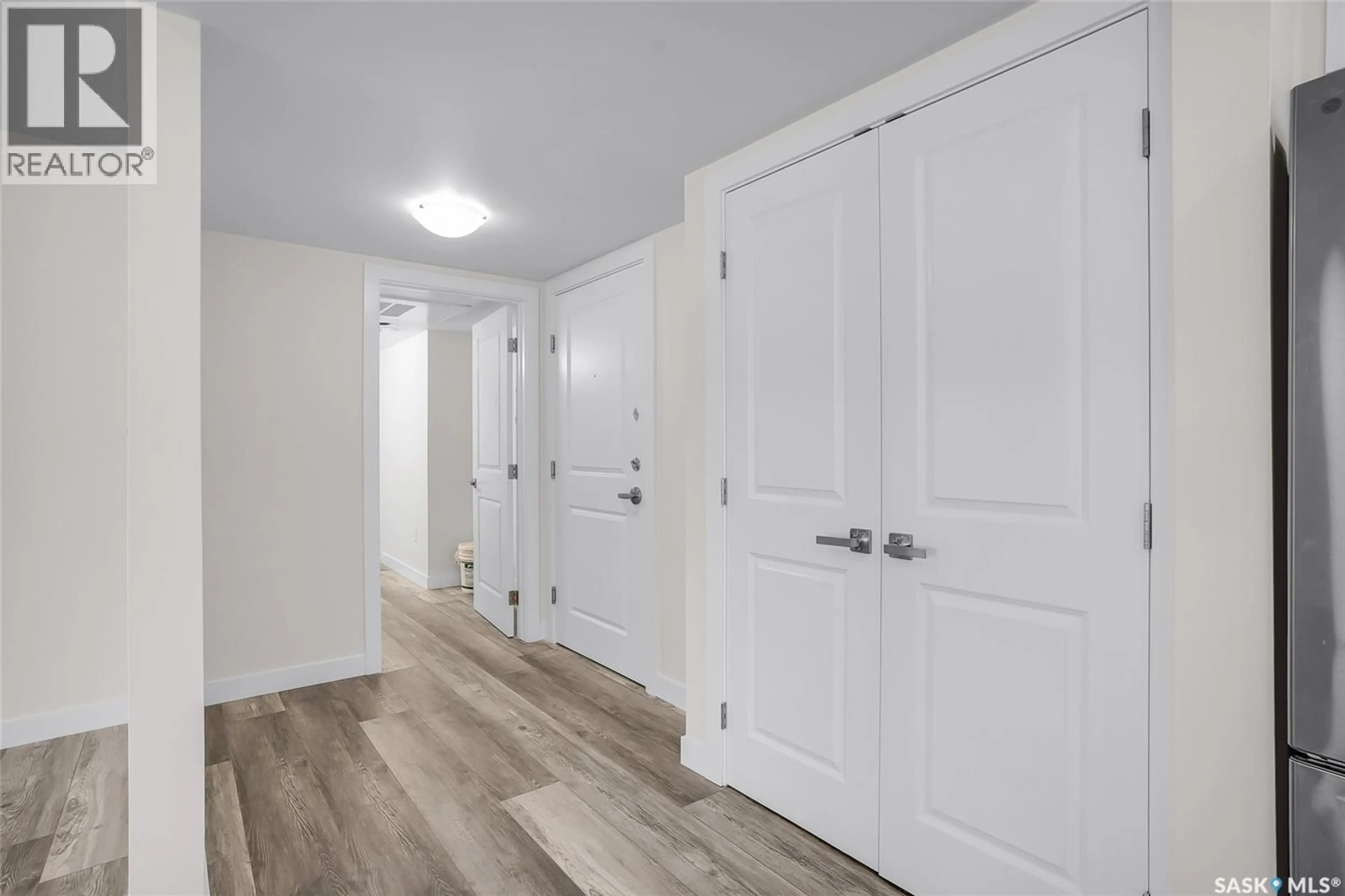 Indoor entryway for 203 - 318 108TH STREET, Saskatoon Saskatchewan S7N1P8