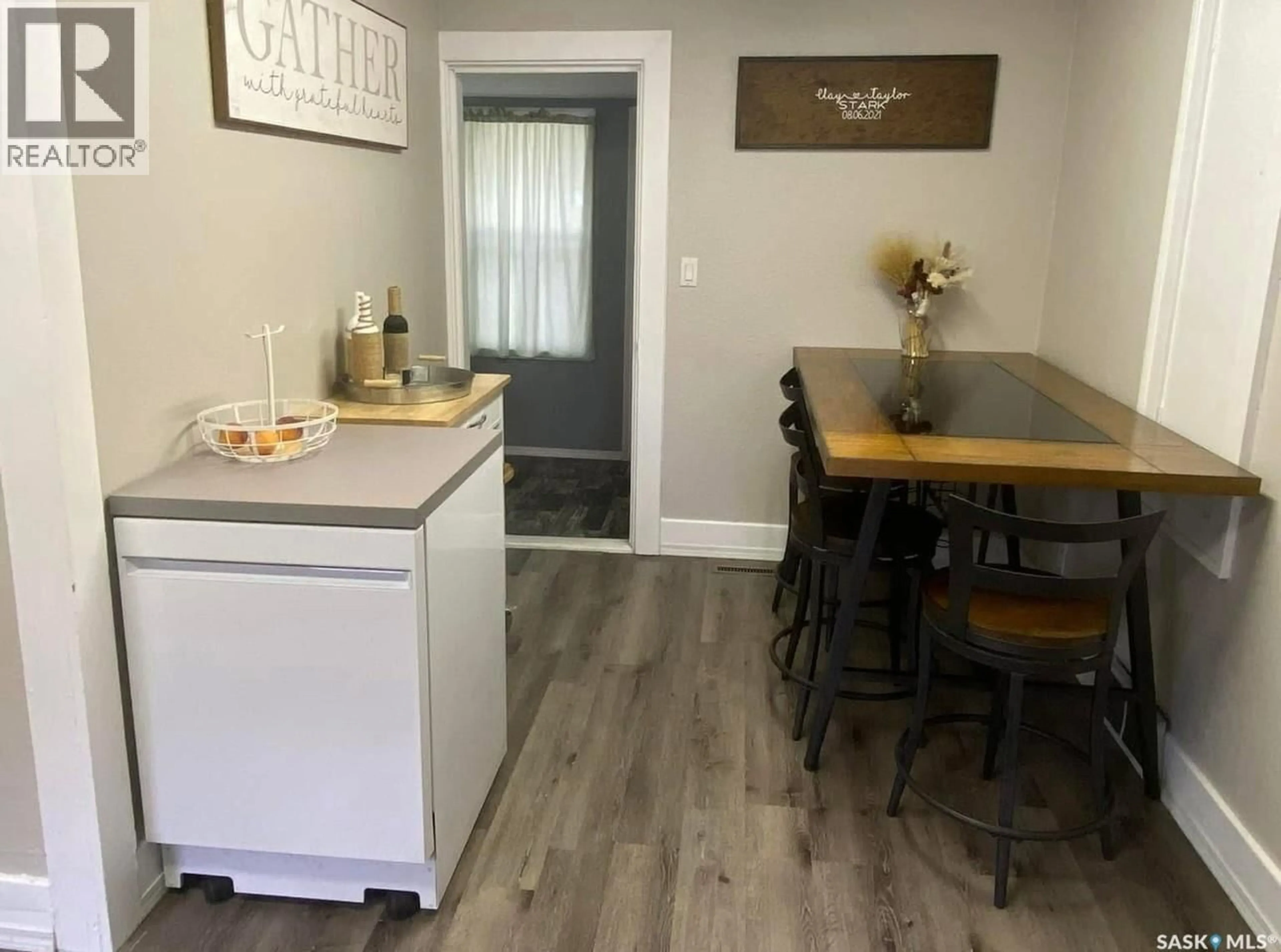 Standard kitchen, wood/laminate floor for 106 3RD AVENUE, Mossbank Saskatchewan S0H3G0
