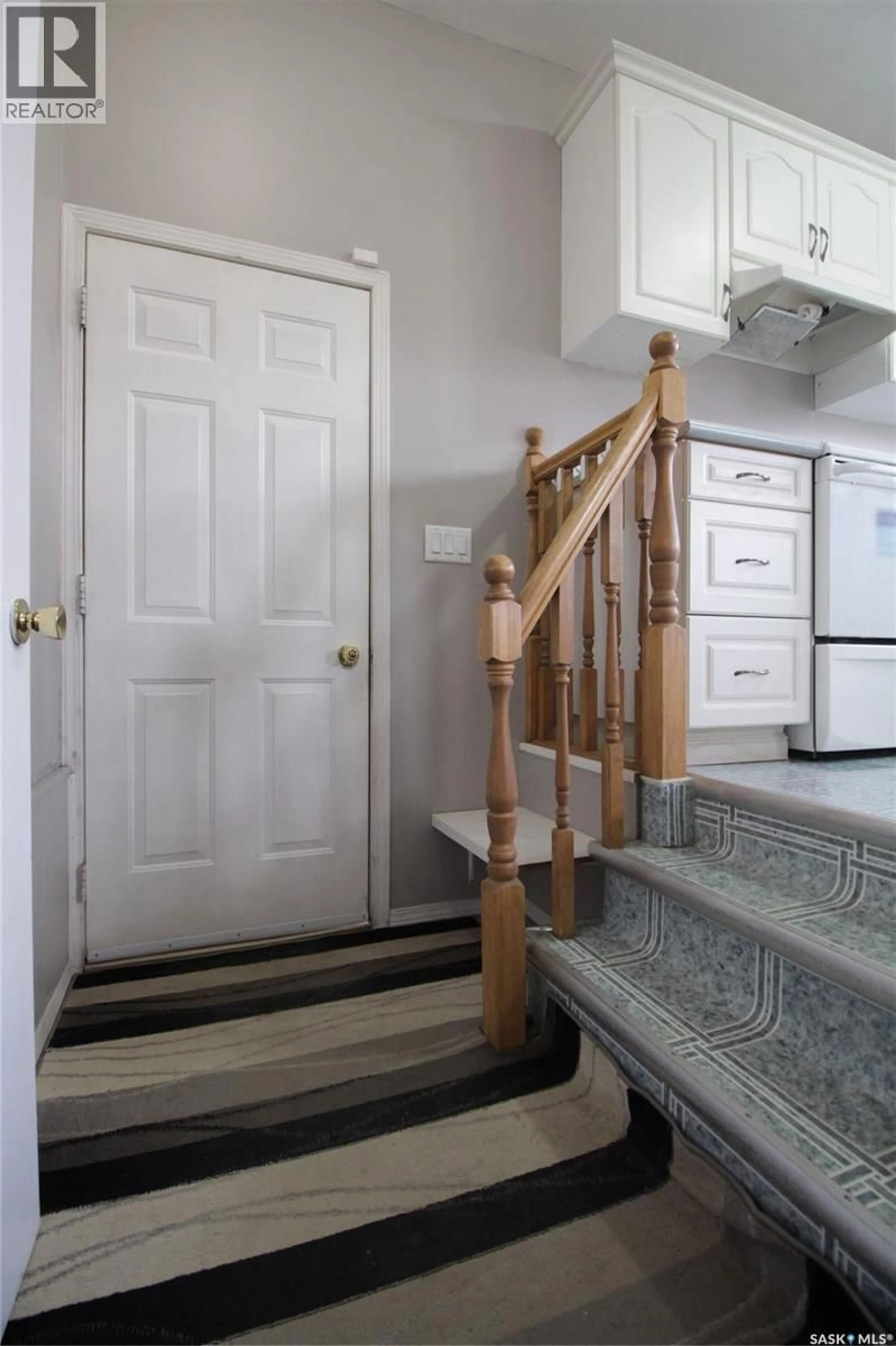 Indoor entryway for 1518 CHESTNUT DRIVE, Moosomin Saskatchewan S0G3N0