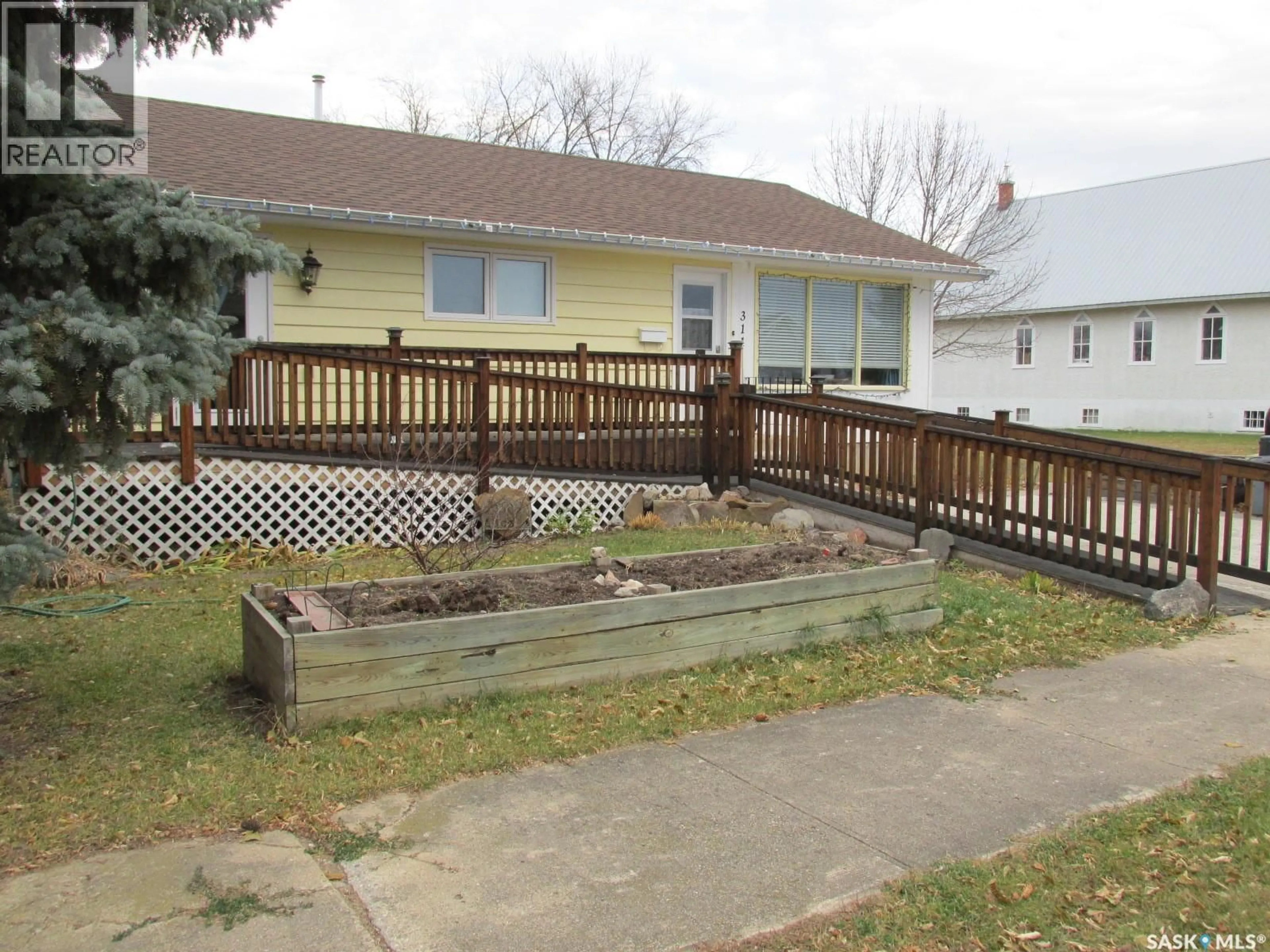 Patio, street for 311 1ST STREET, Nipawin Saskatchewan S0E1E0