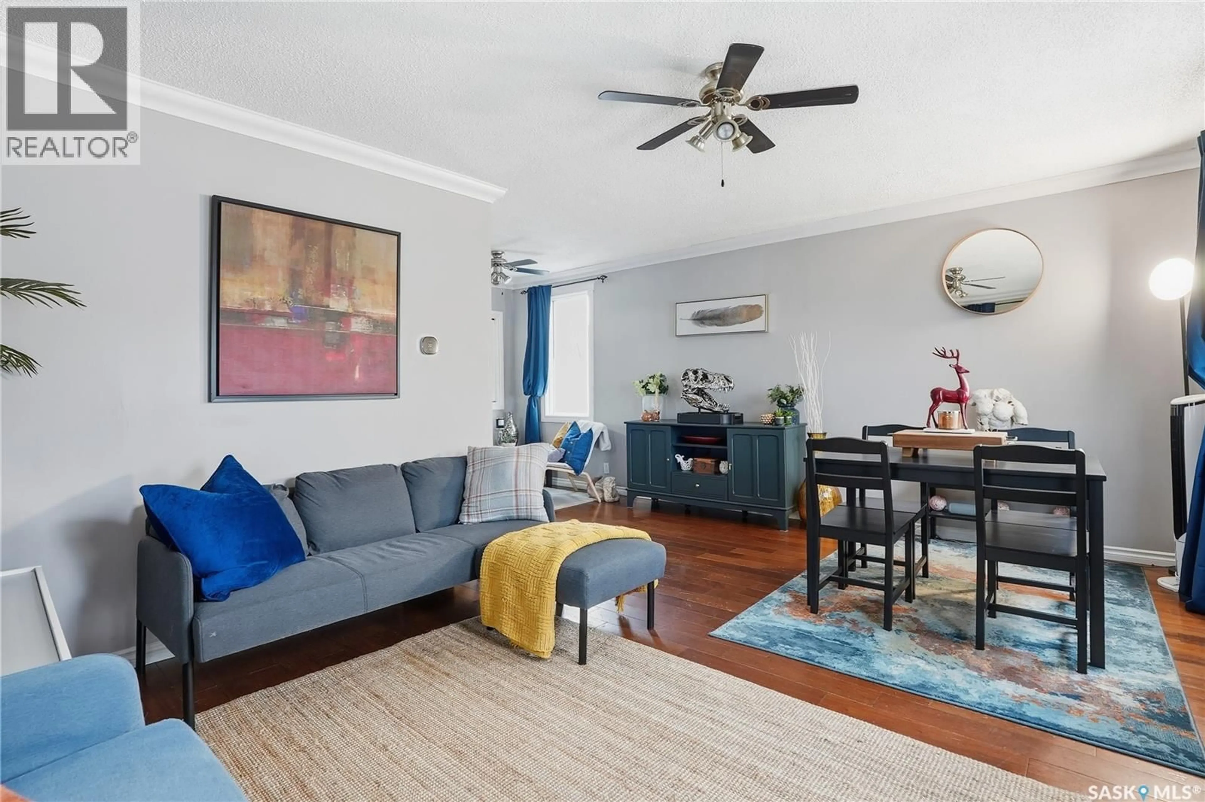 Living room with furniture, unknown for 341 V AVENUE, Saskatoon Saskatchewan S7M3E4