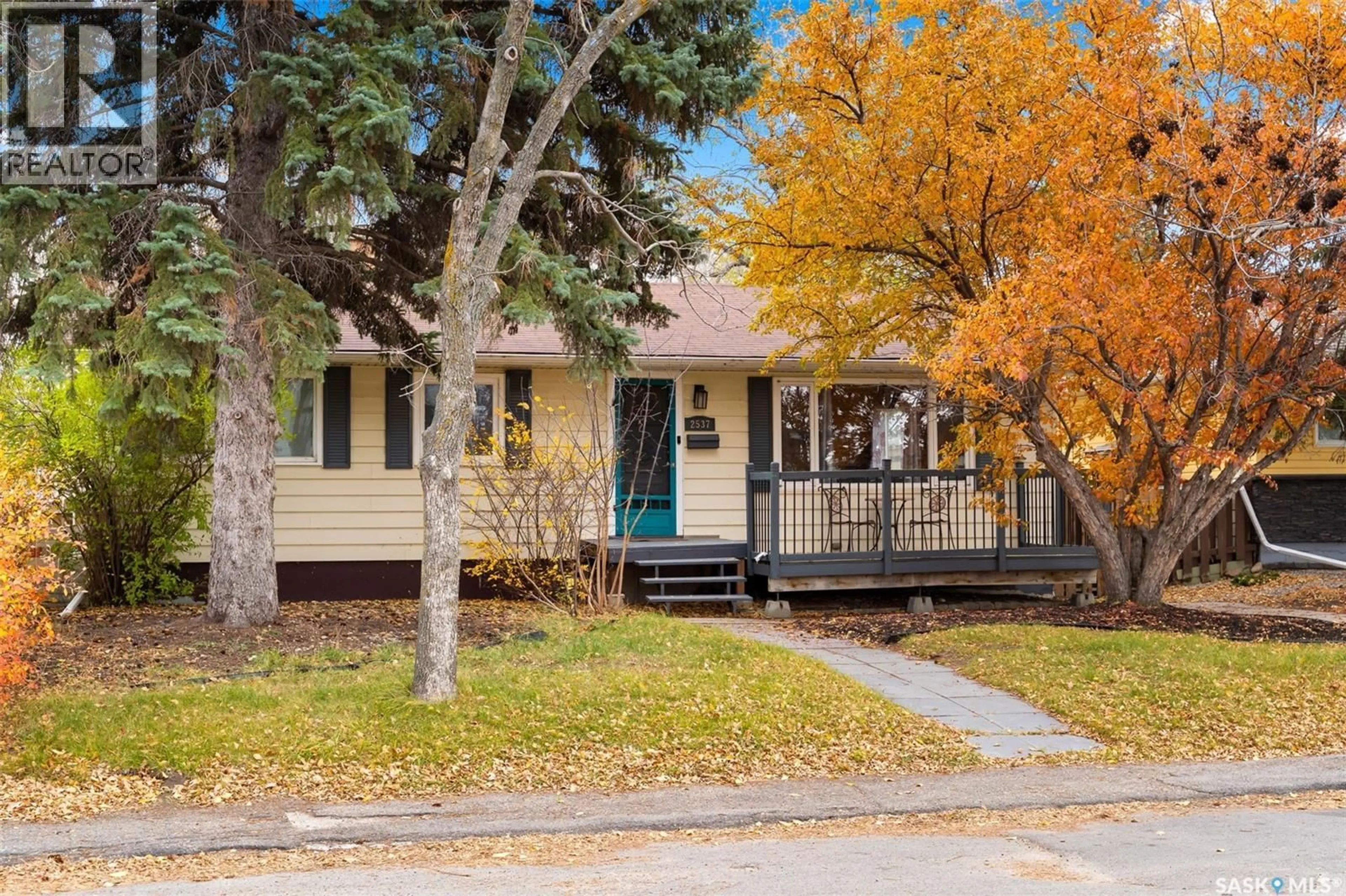 Home with vinyl exterior material, street for 2537 EDWARD STREET, Regina Saskatchewan S4S0M9