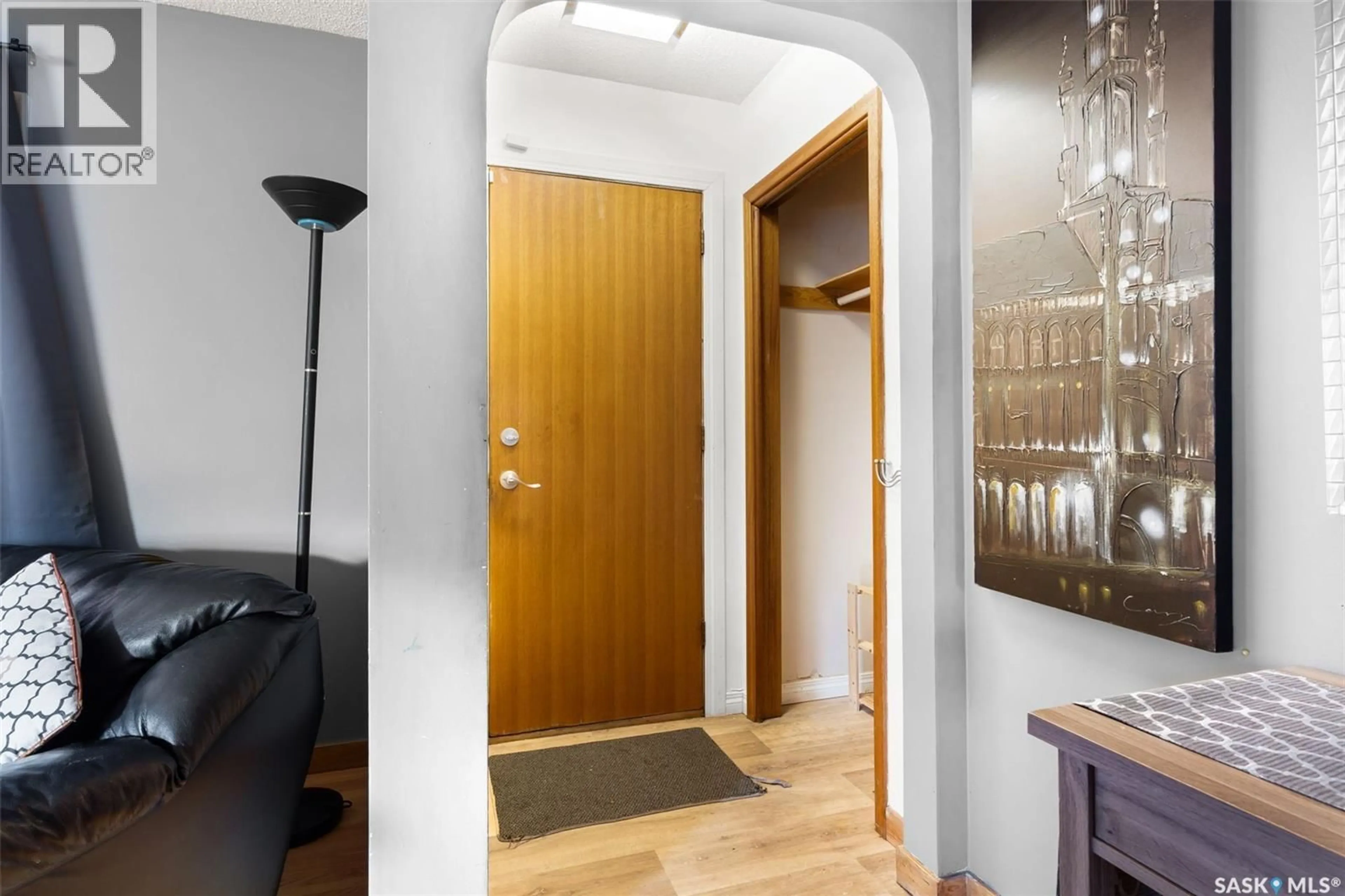 Indoor entryway for 2537 EDWARD STREET, Regina Saskatchewan S4S0M9