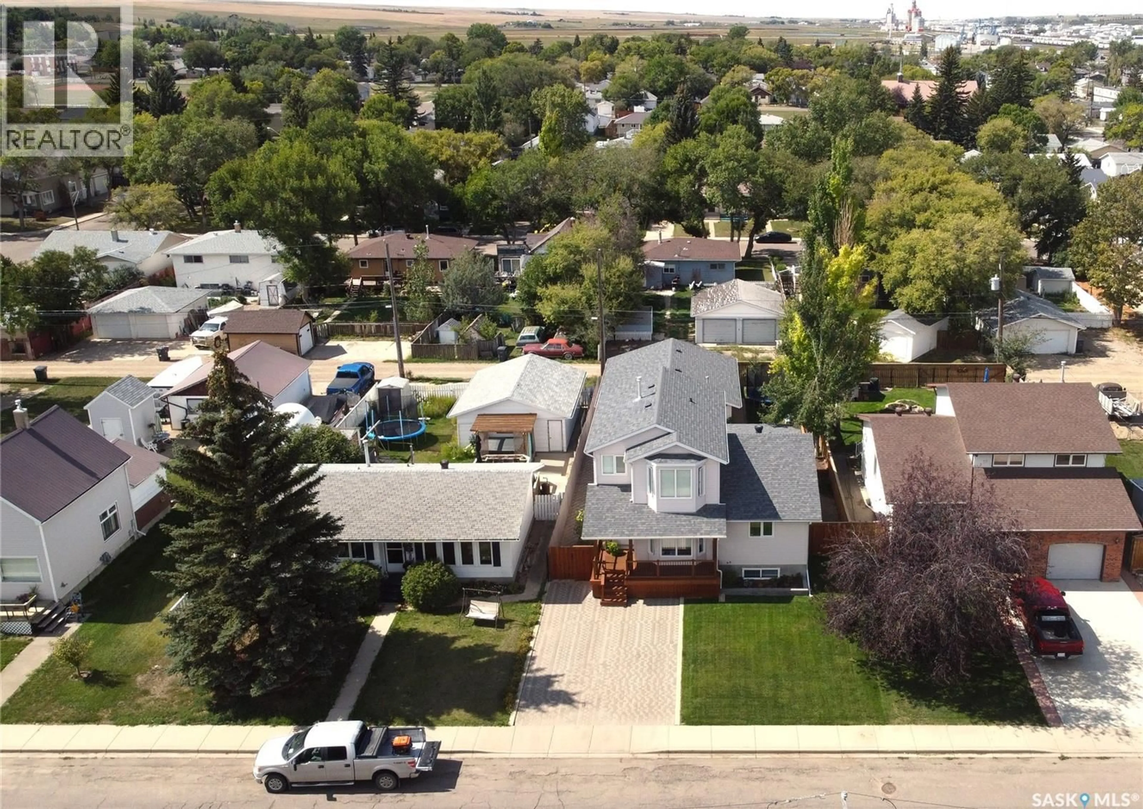 A pic from outside/outdoor area/front of a property/back of a property/a pic from drone, street for 148 6TH AVENUE, Swift Current Saskatchewan S9H3N7