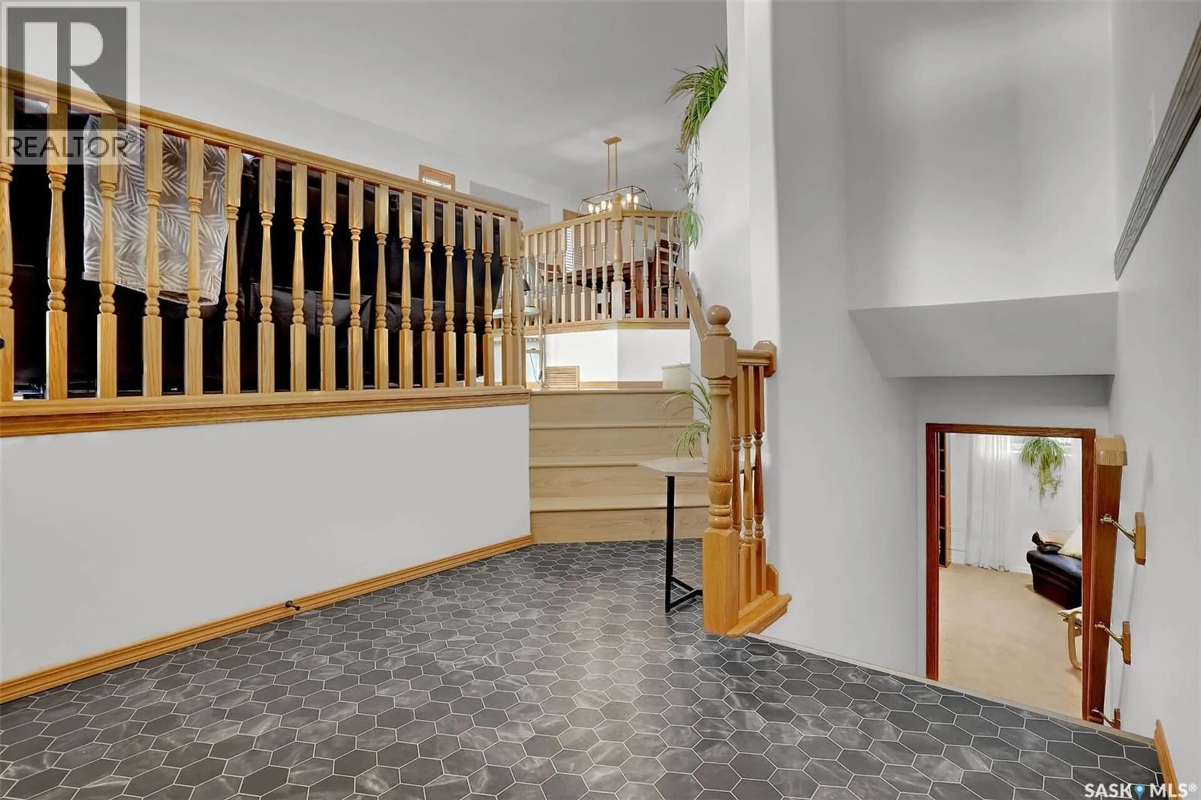 Indoor foyer for 446 FAIRWAY ROAD, Regina Saskatchewan S4Y1A2