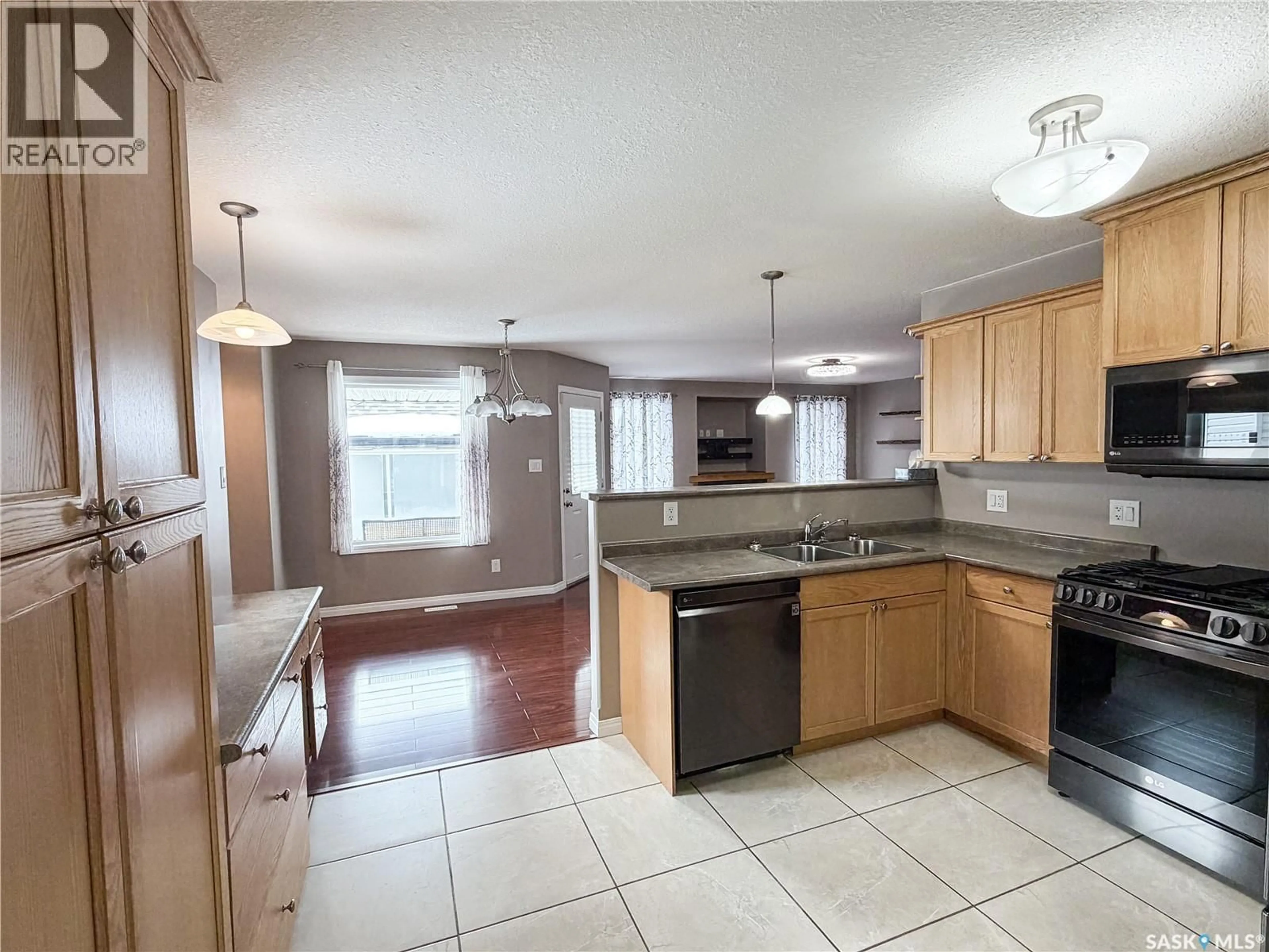 Open concept kitchen, ceramic/tile floor for 7 FAIRWAY COURT, Meadow Lake Saskatchewan S9X1Z9