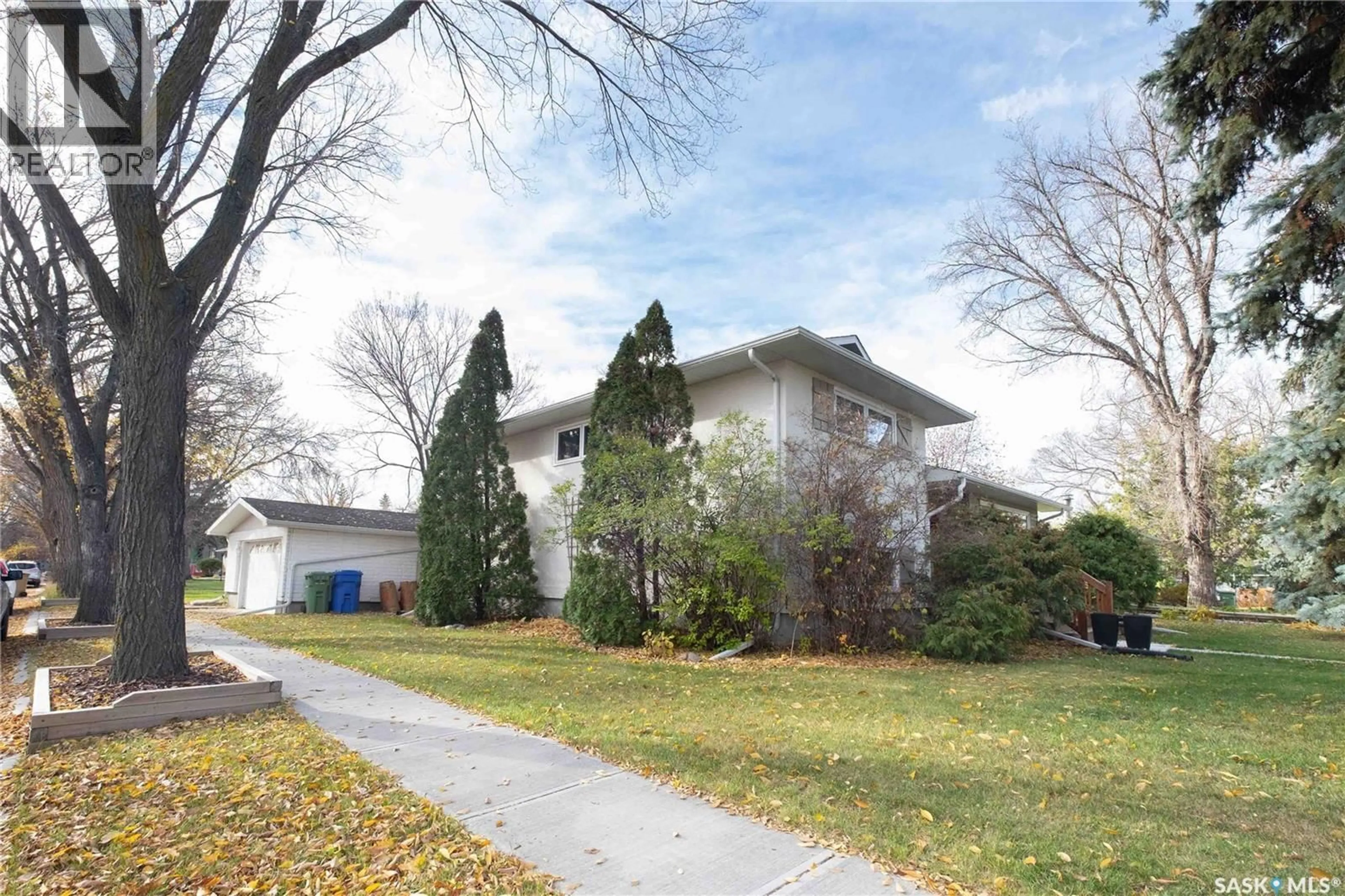 Unknown for 3 DOLPHIN BAY, Regina Saskatchewan S4S3J7