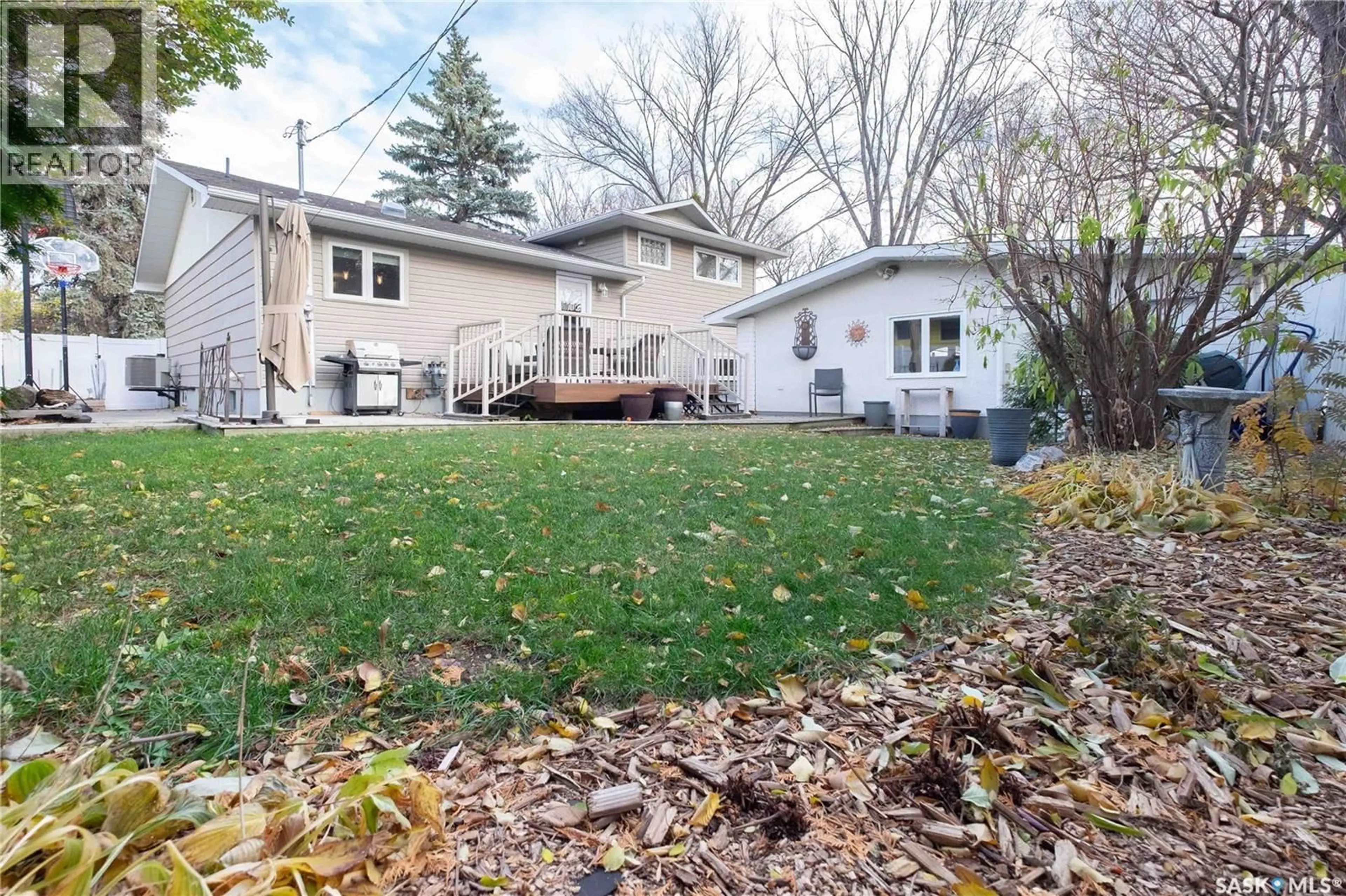 Patio, unknown for 3 DOLPHIN BAY, Regina Saskatchewan S4S3J7