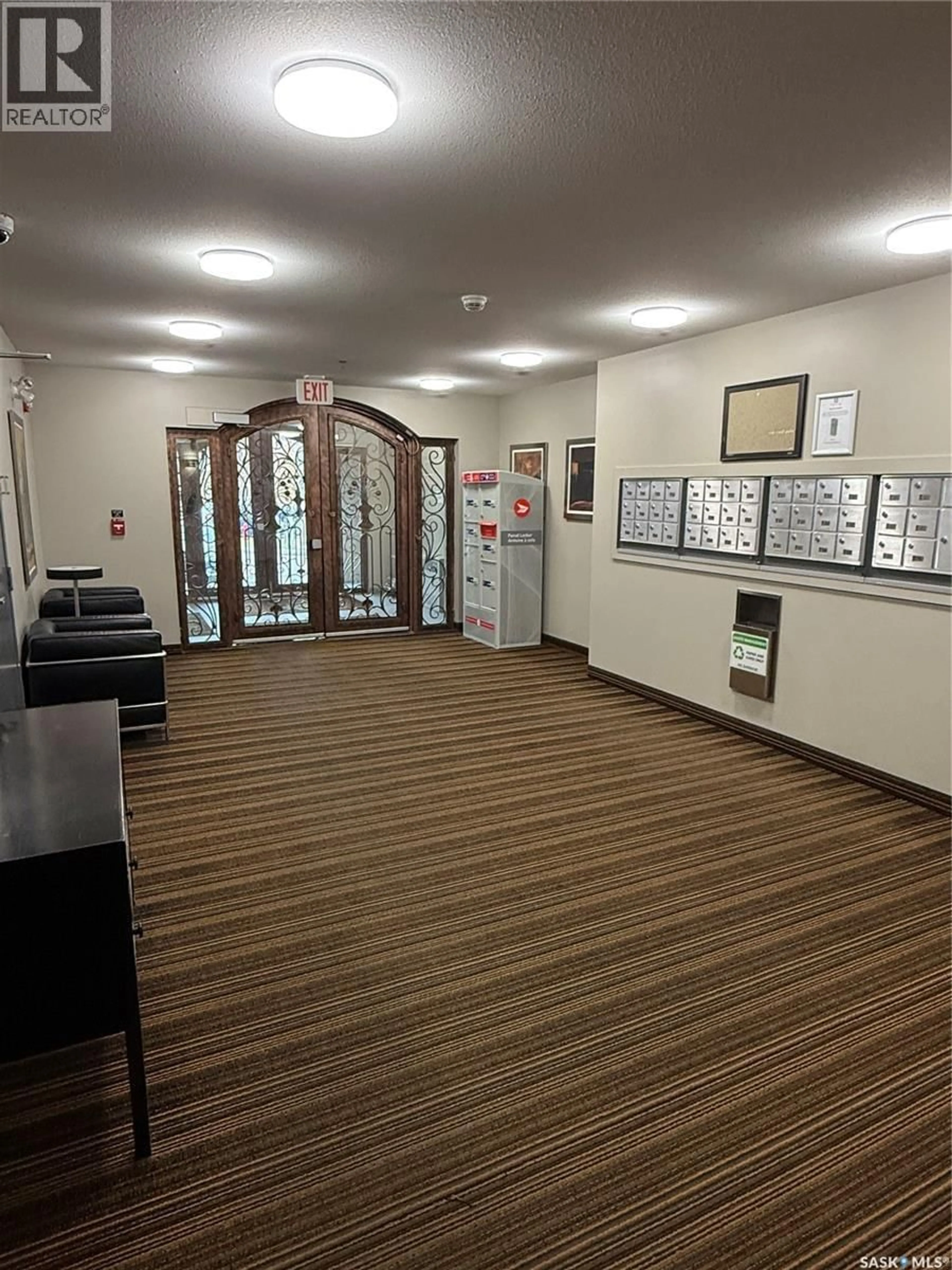 Indoor foyer for 314A HUNTER ROAD, Saskatoon Saskatchewan