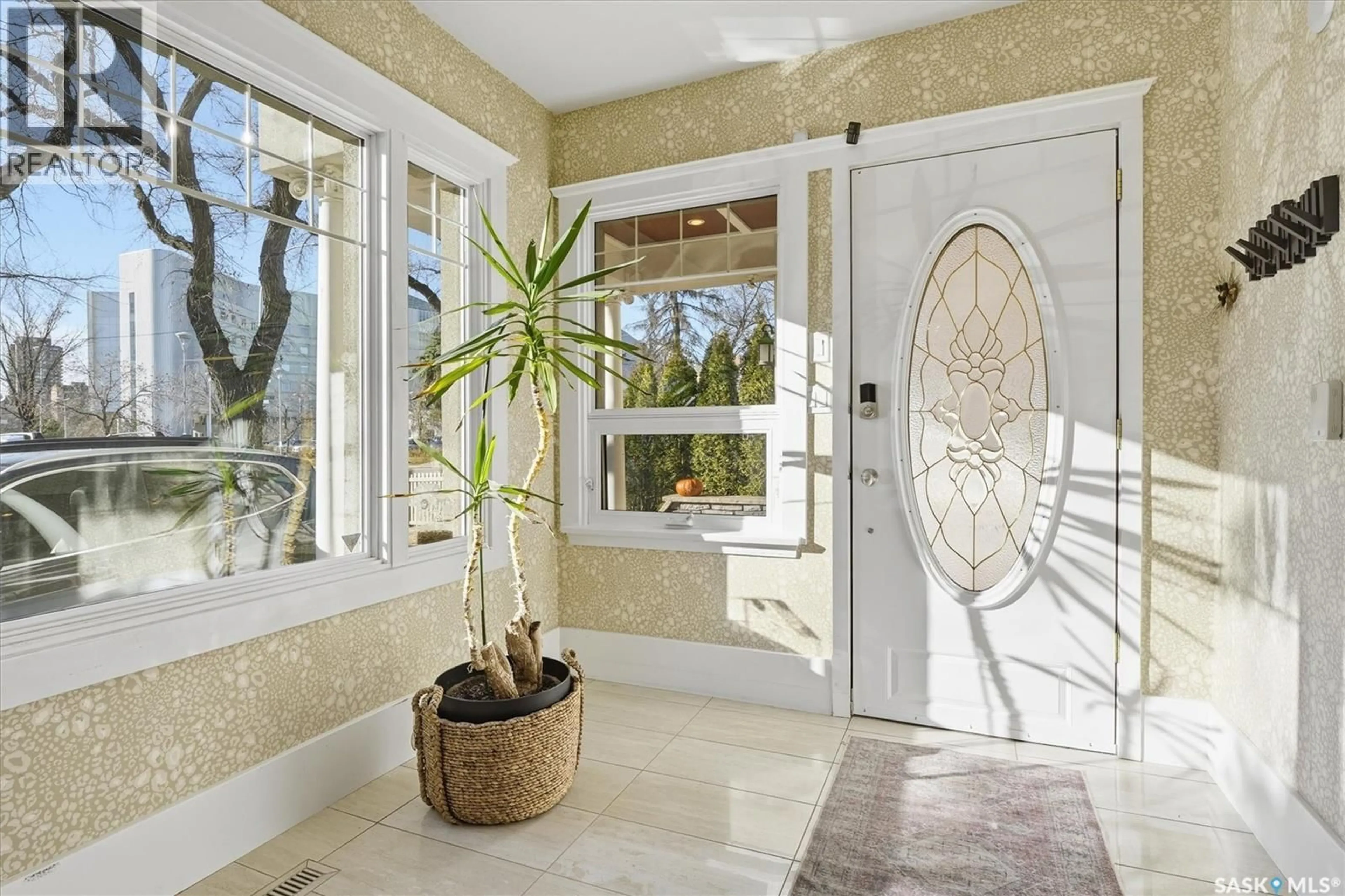 Indoor entryway for 702 QUEEN STREET, Saskatoon Saskatchewan S7K0M9