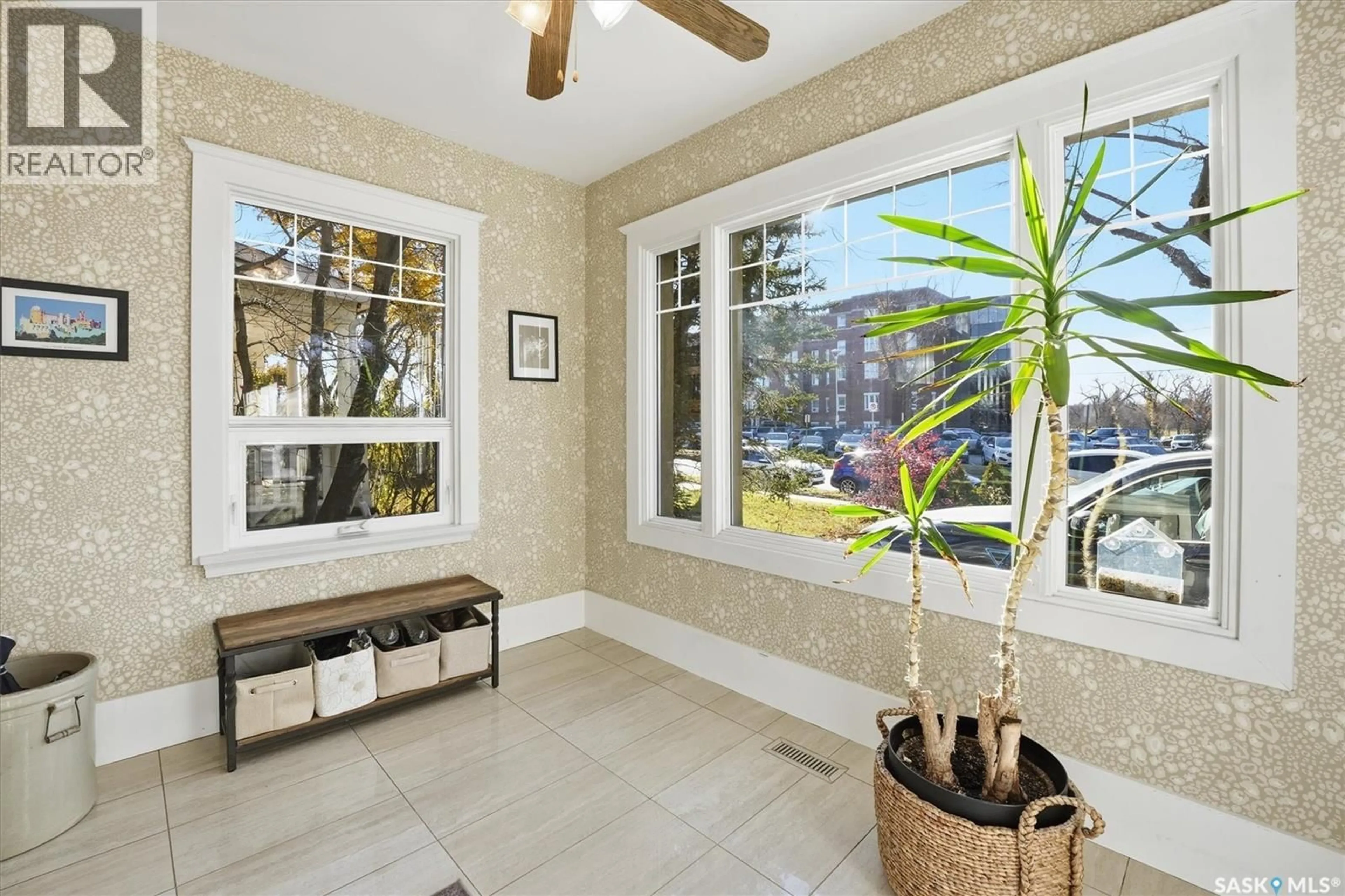 Indoor entryway for 702 QUEEN STREET, Saskatoon Saskatchewan S7K0M9