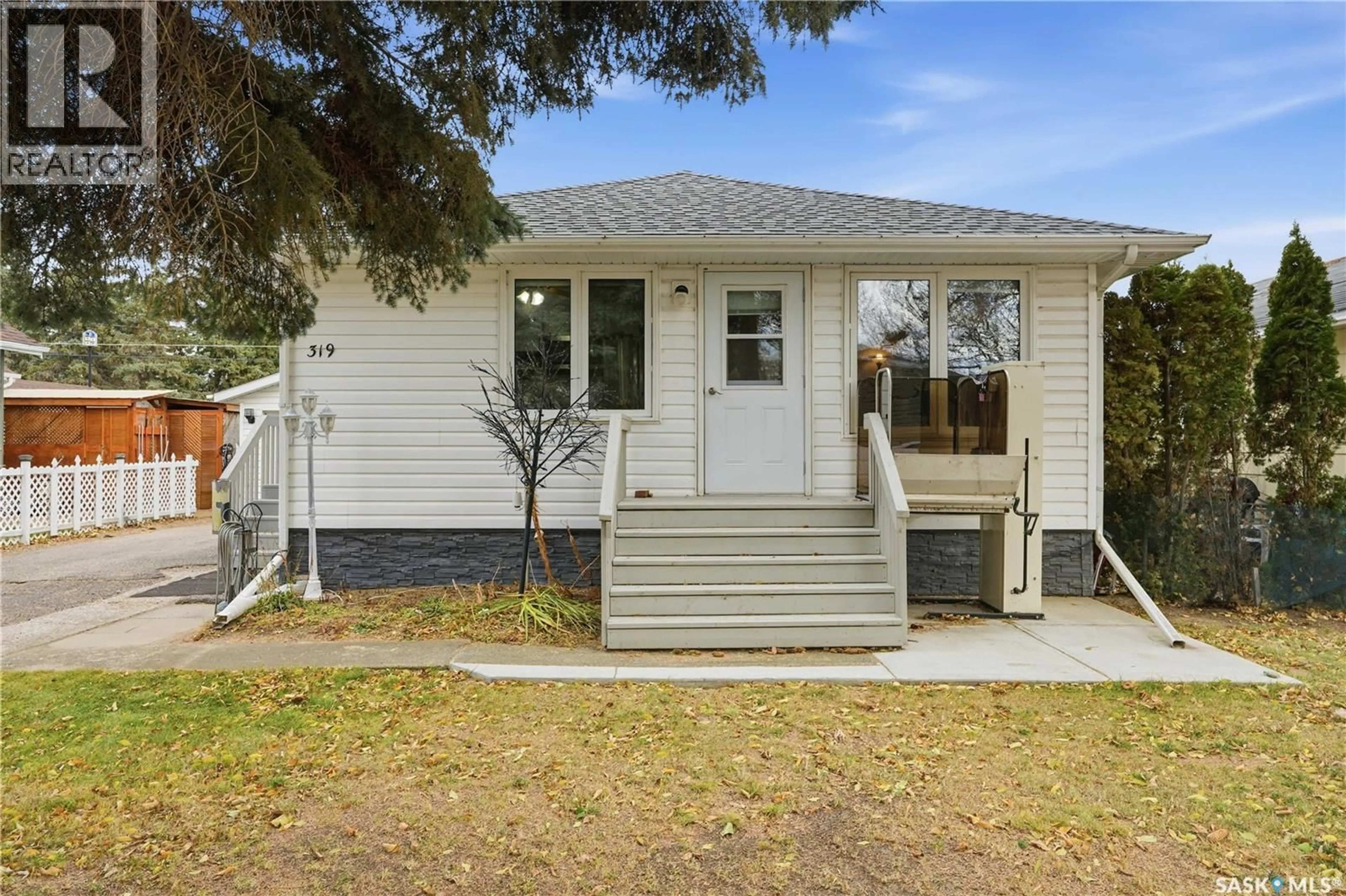 Home with vinyl exterior material, street for 319 SIMPSON STREET, Outlook Saskatchewan S0L2N0