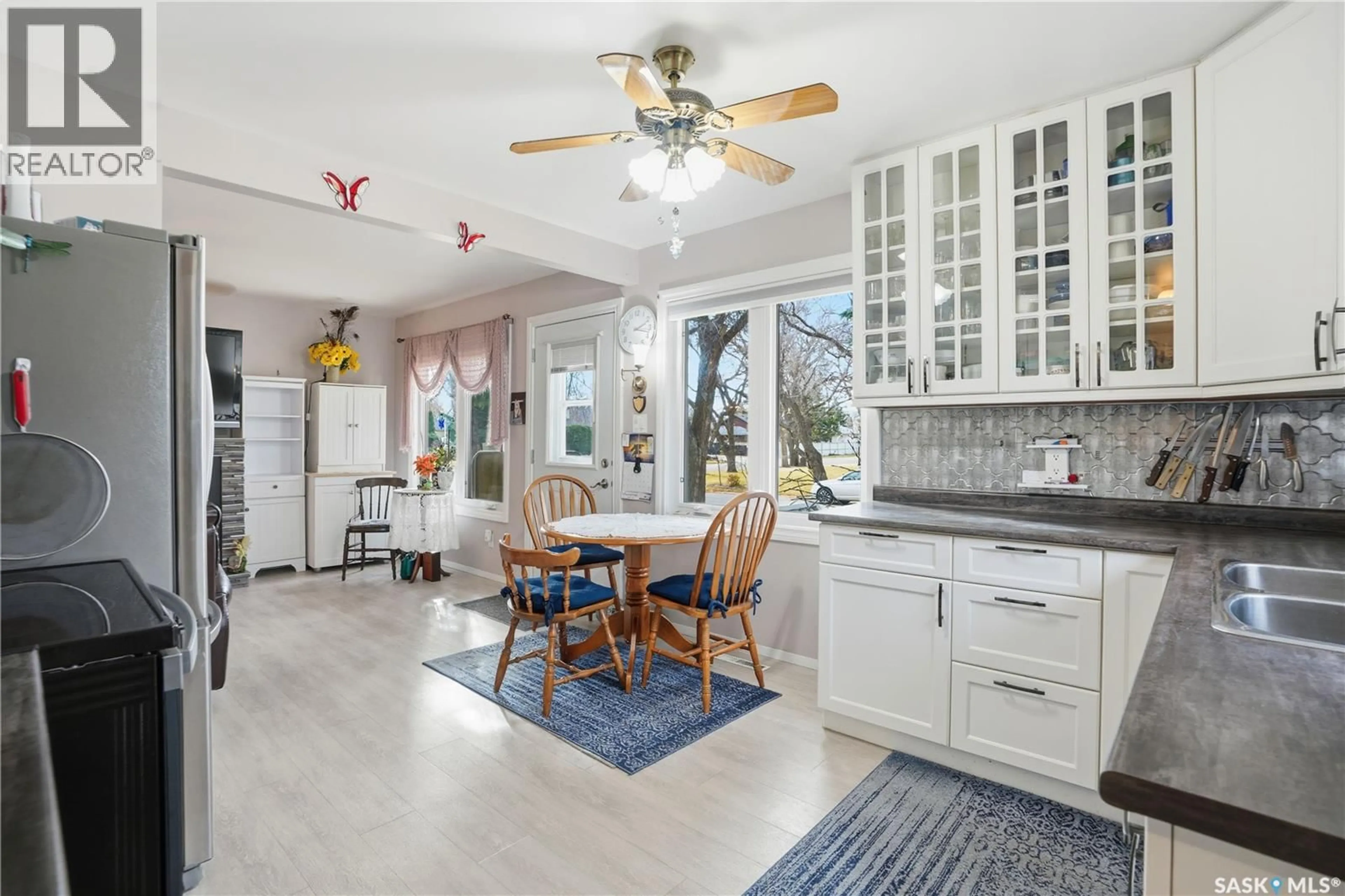 Open concept kitchen, ceramic/tile floor for 319 SIMPSON STREET, Outlook Saskatchewan S0L2N0