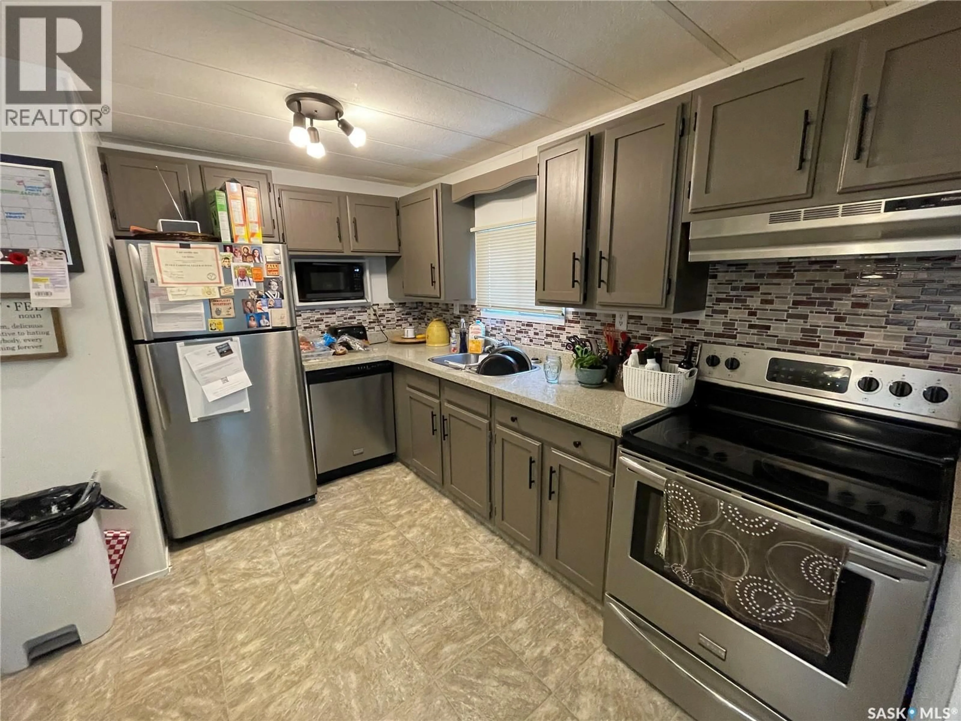 Standard kitchen, unknown for 1035 - 55 BOYCHUK DRIVE, Saskatoon Saskatchewan S7H5B2