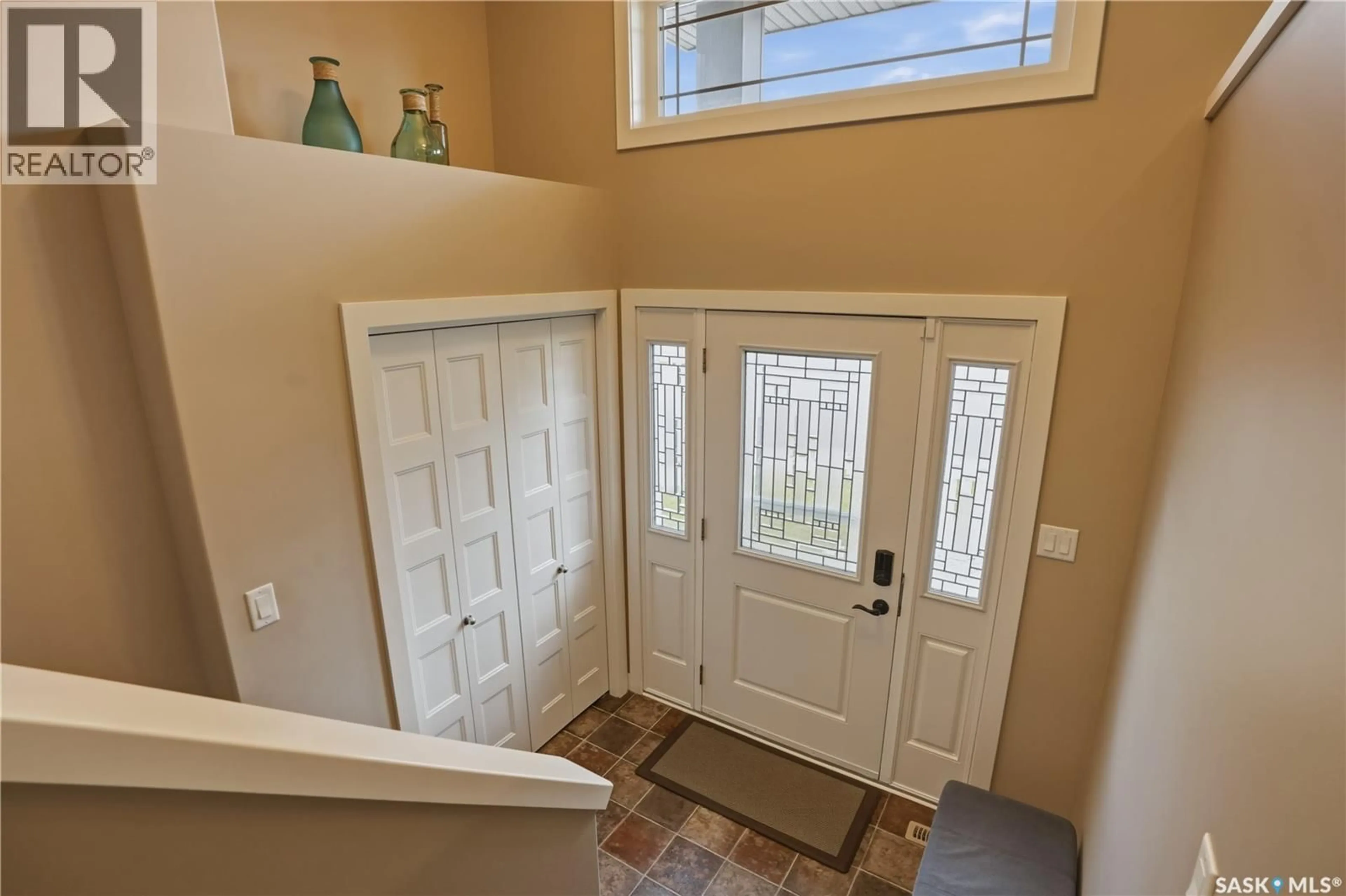 Indoor entryway for 5000 AERIAL CRESCENT, Regina Saskatchewan S4W0C9