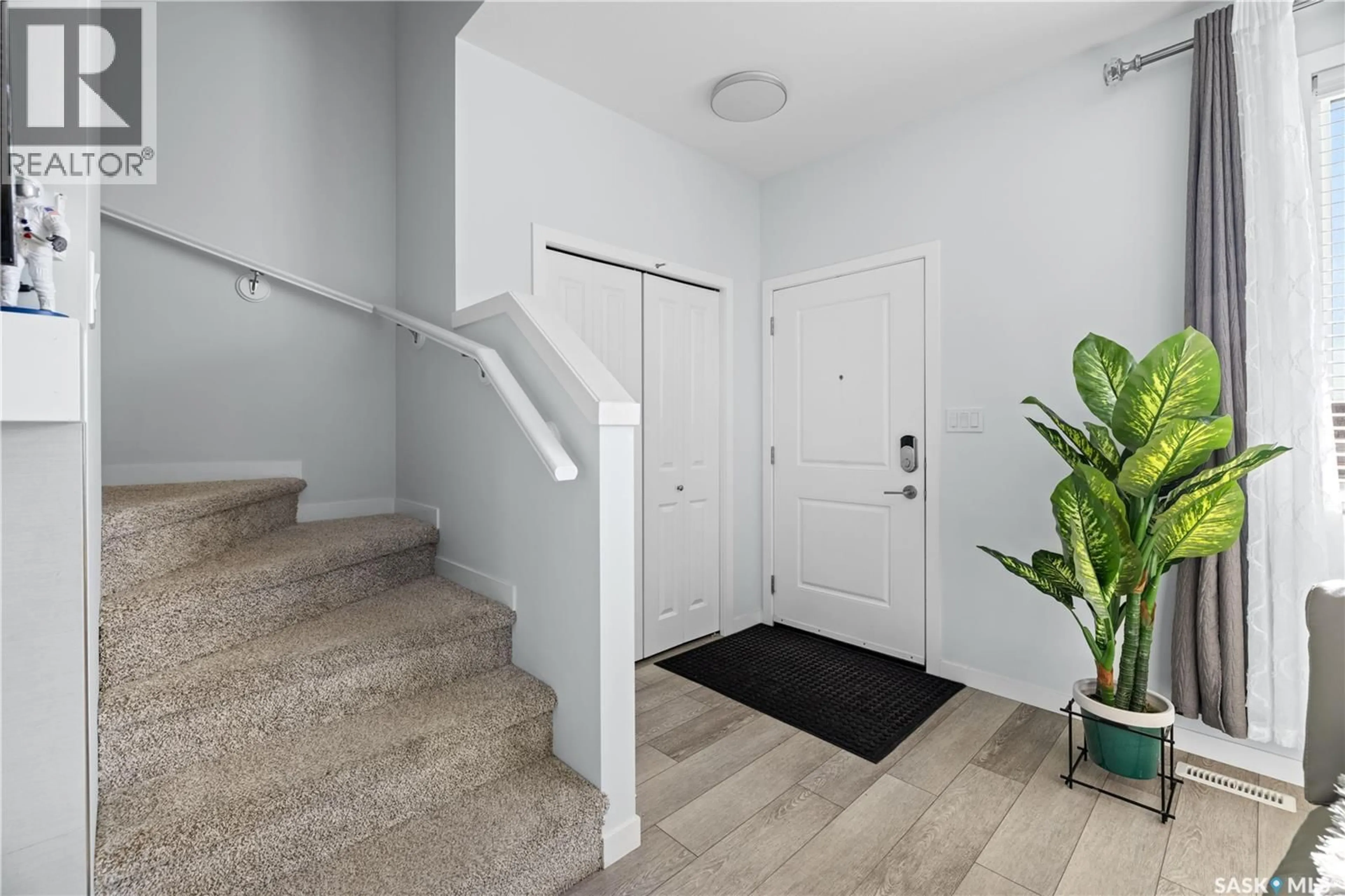 Indoor entryway for E - 5334 PRIMROSE GREEN DRIVE, Regina Saskatchewan S4V3S8
