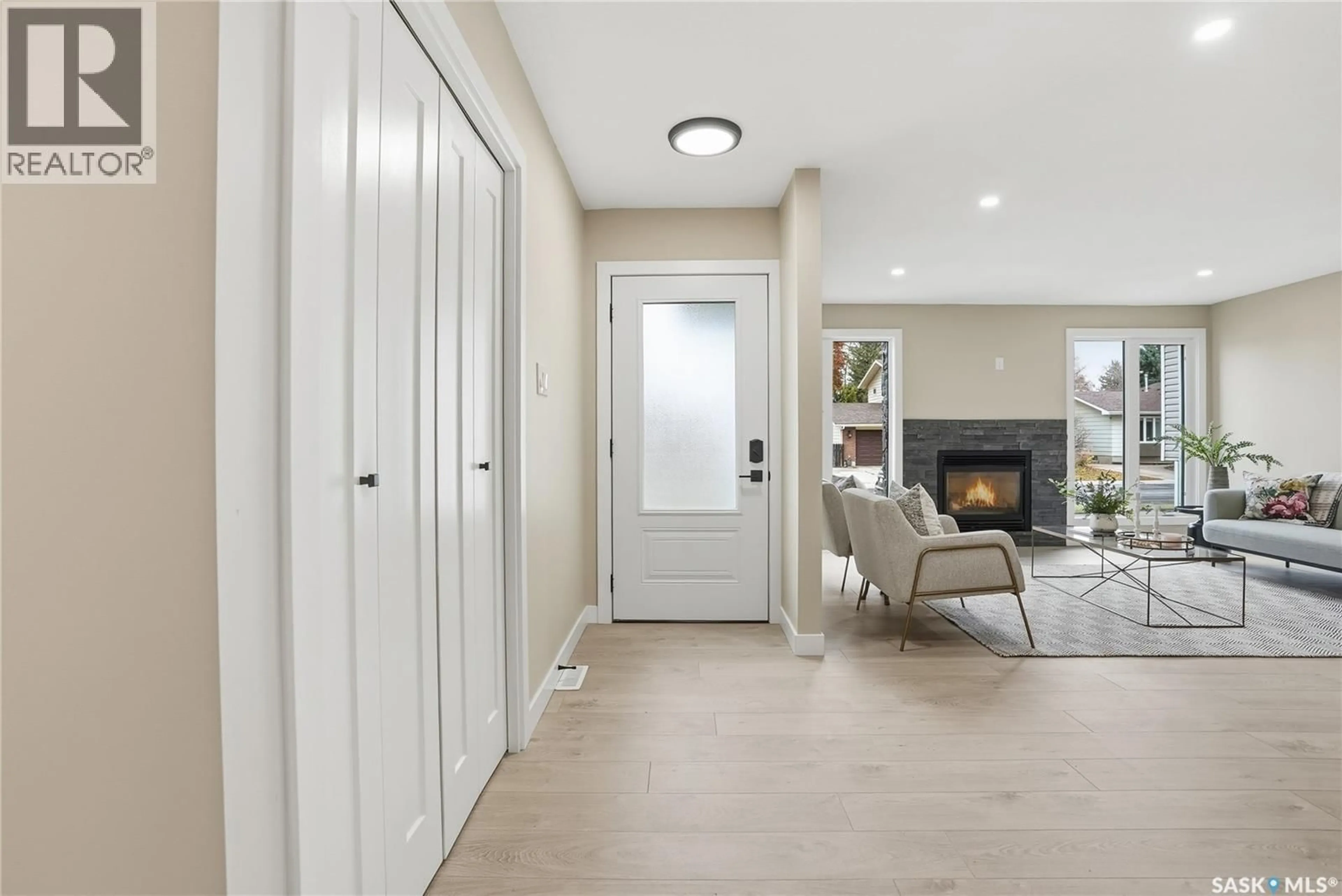 Indoor entryway for 103 CYPRESS COURT, Saskatoon Saskatchewan S7K5C3