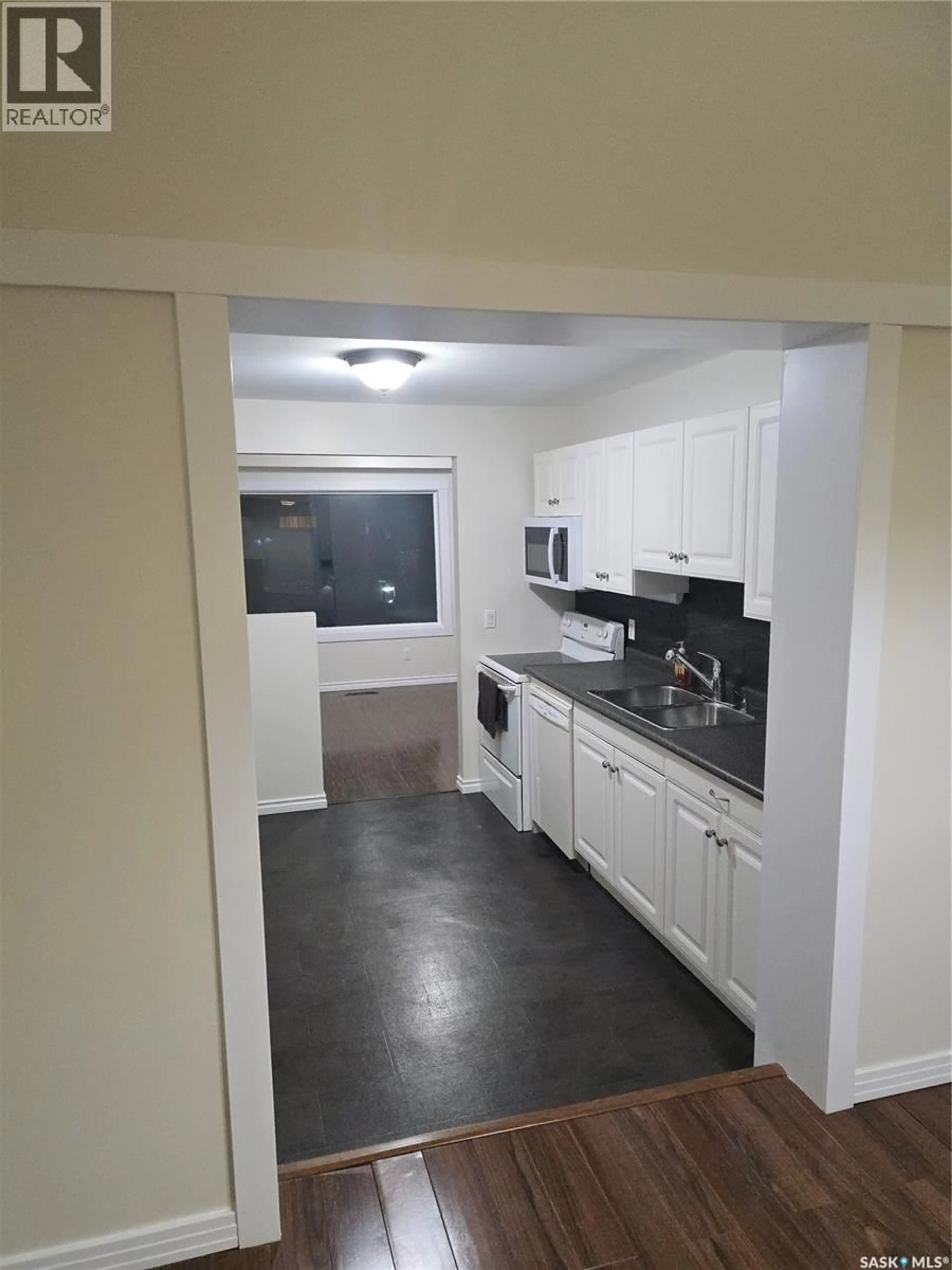 Standard kitchen, unknown for 1126 GARRY STREET, Regina Saskatchewan S4T5R5