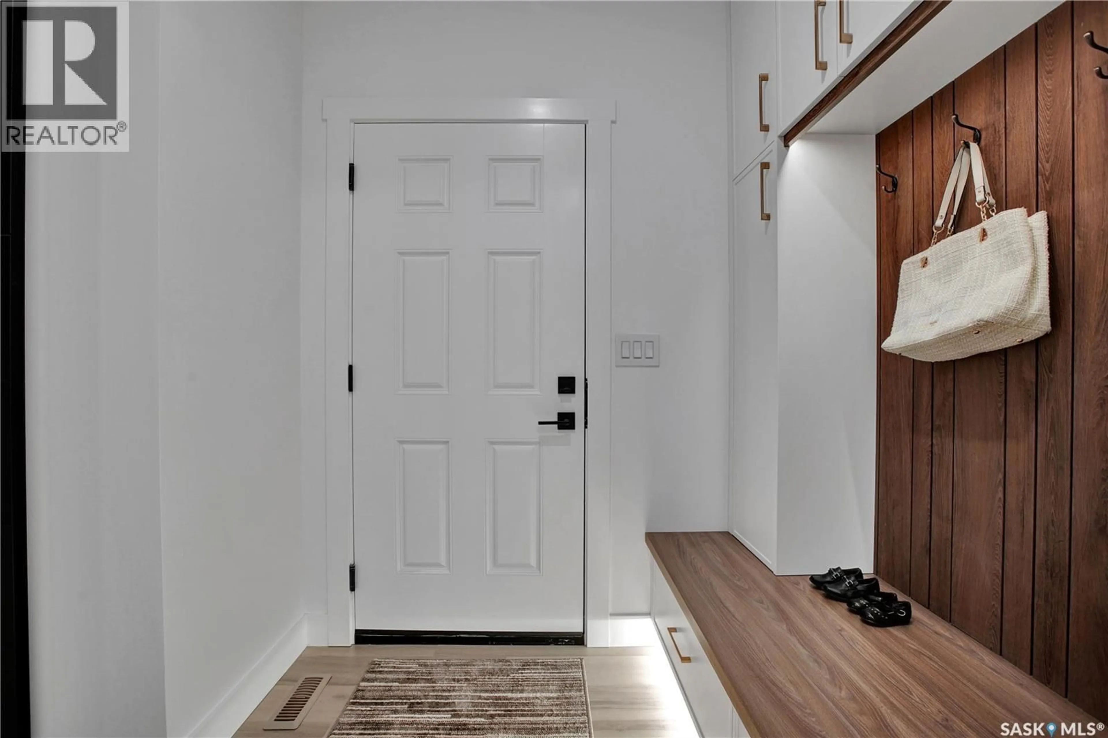 Indoor entryway for 911 TRAEGER MANOR, Saskatoon Saskatchewan S7N4V6