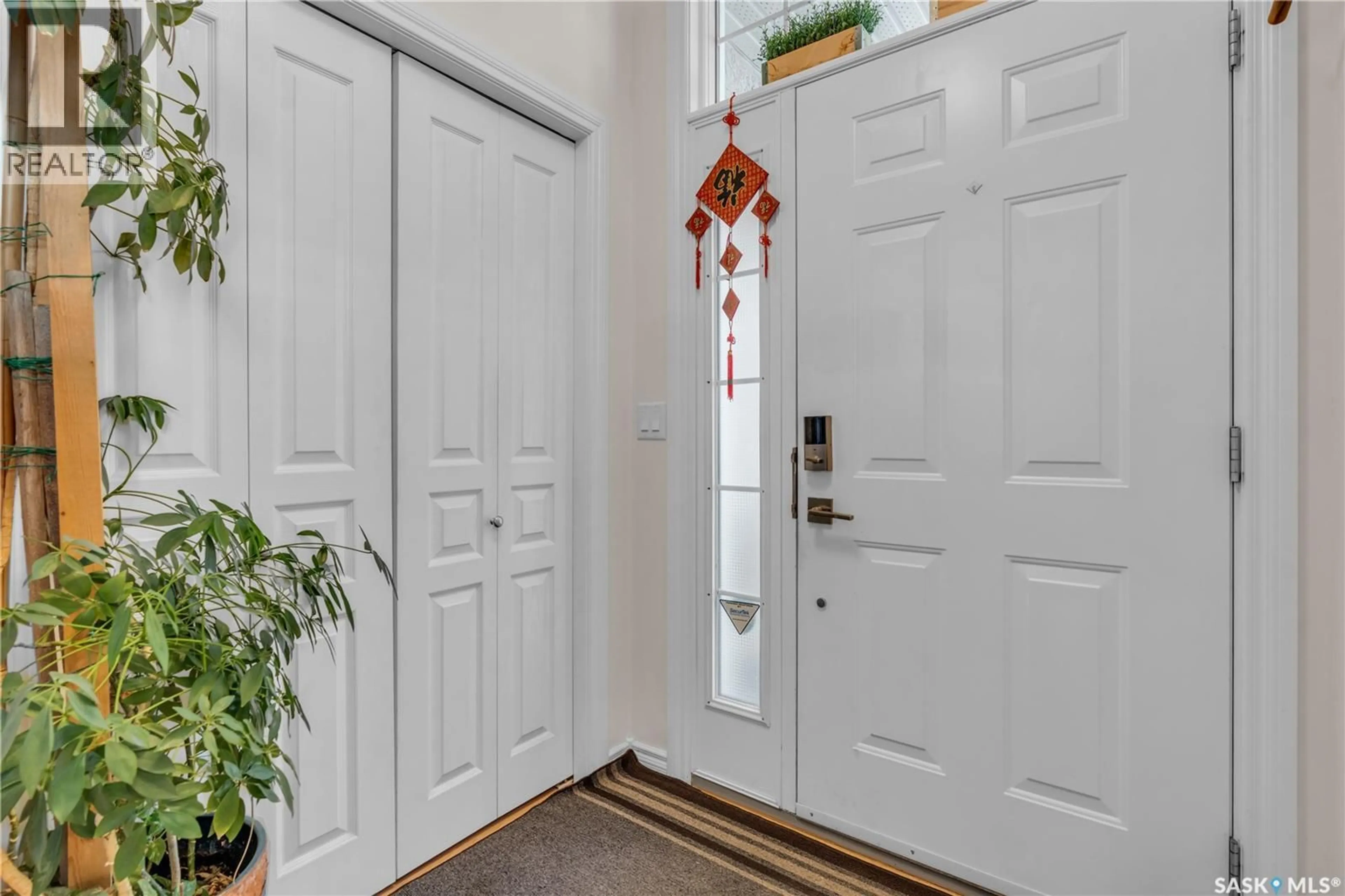 Indoor entryway for 10342 WASCANA ESTATES, Regina Saskatchewan S4V2X1