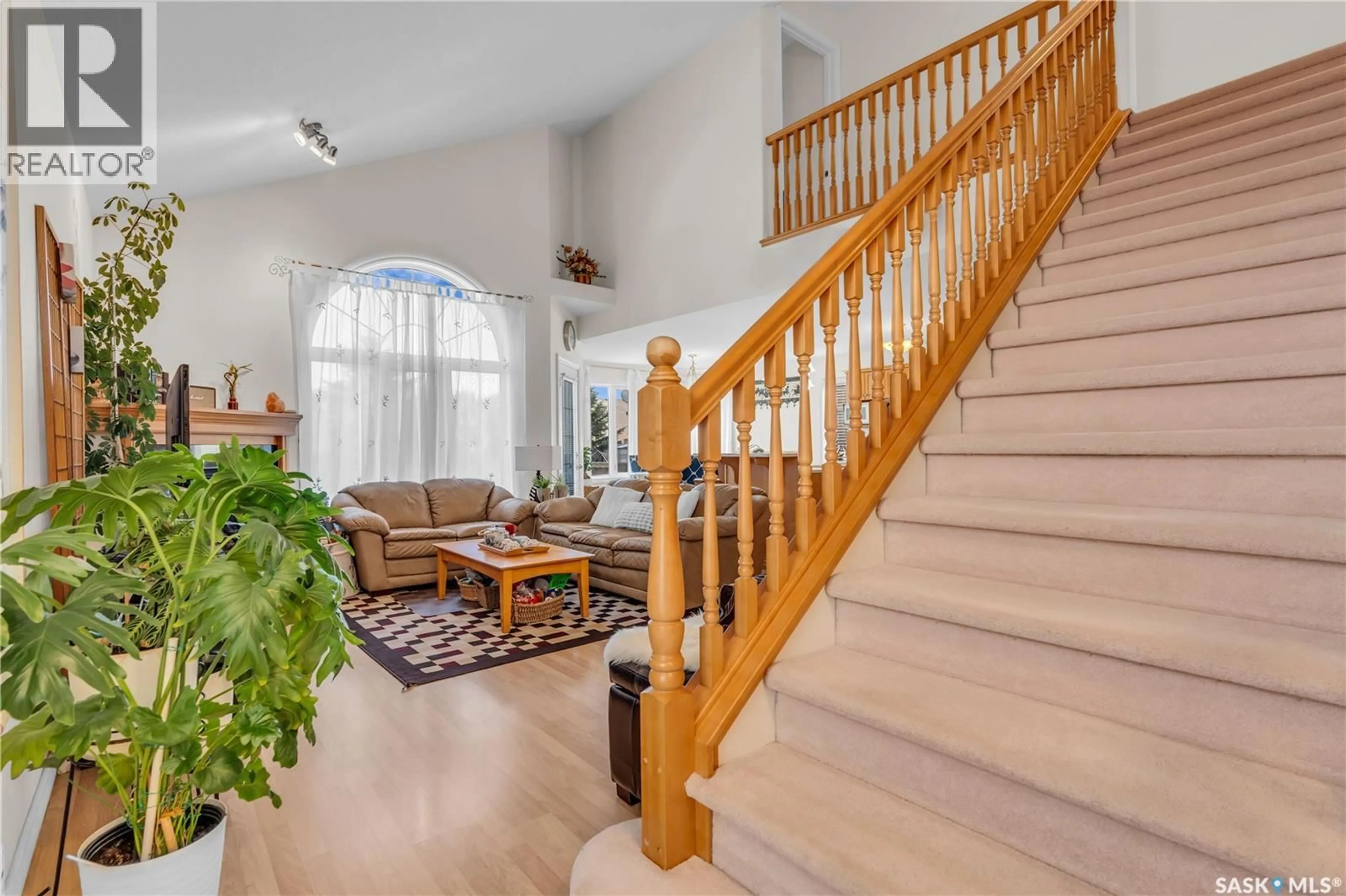 Indoor foyer for 10342 WASCANA ESTATES, Regina Saskatchewan S4V2X1