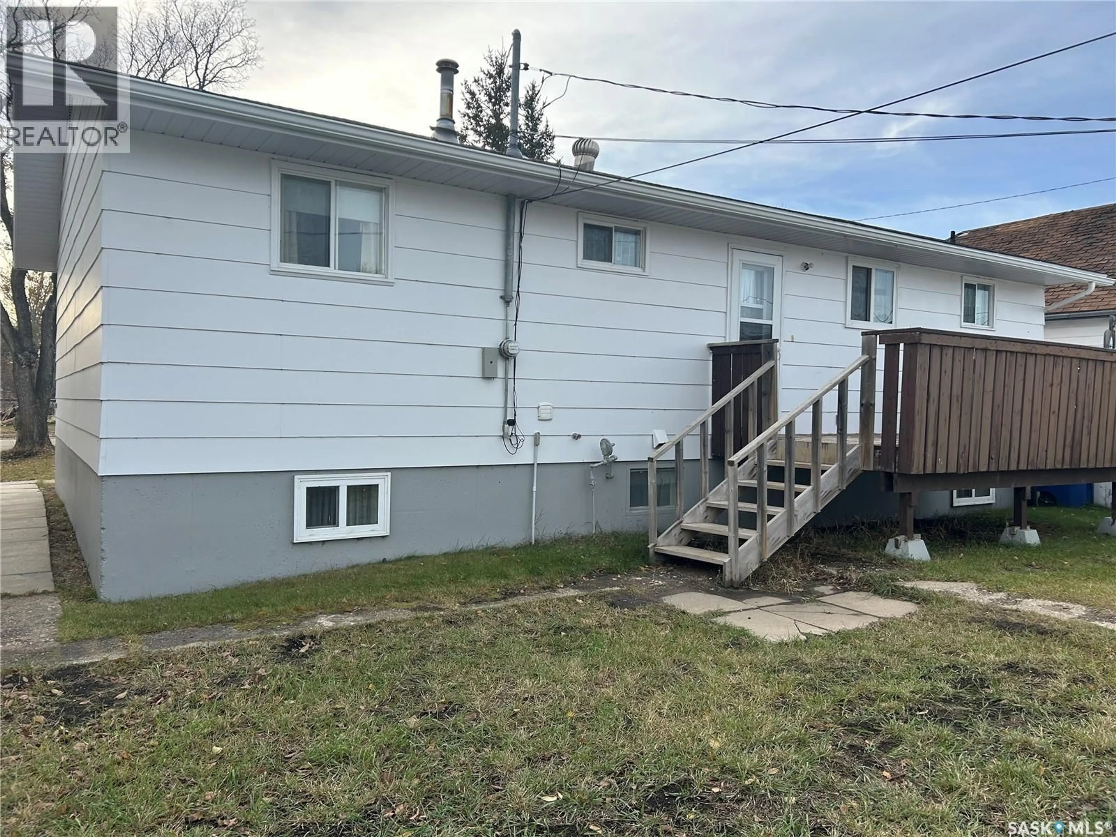 Home with vinyl exterior material, unknown for 1111 100TH AVENUE, Tisdale Saskatchewan S0E1T0