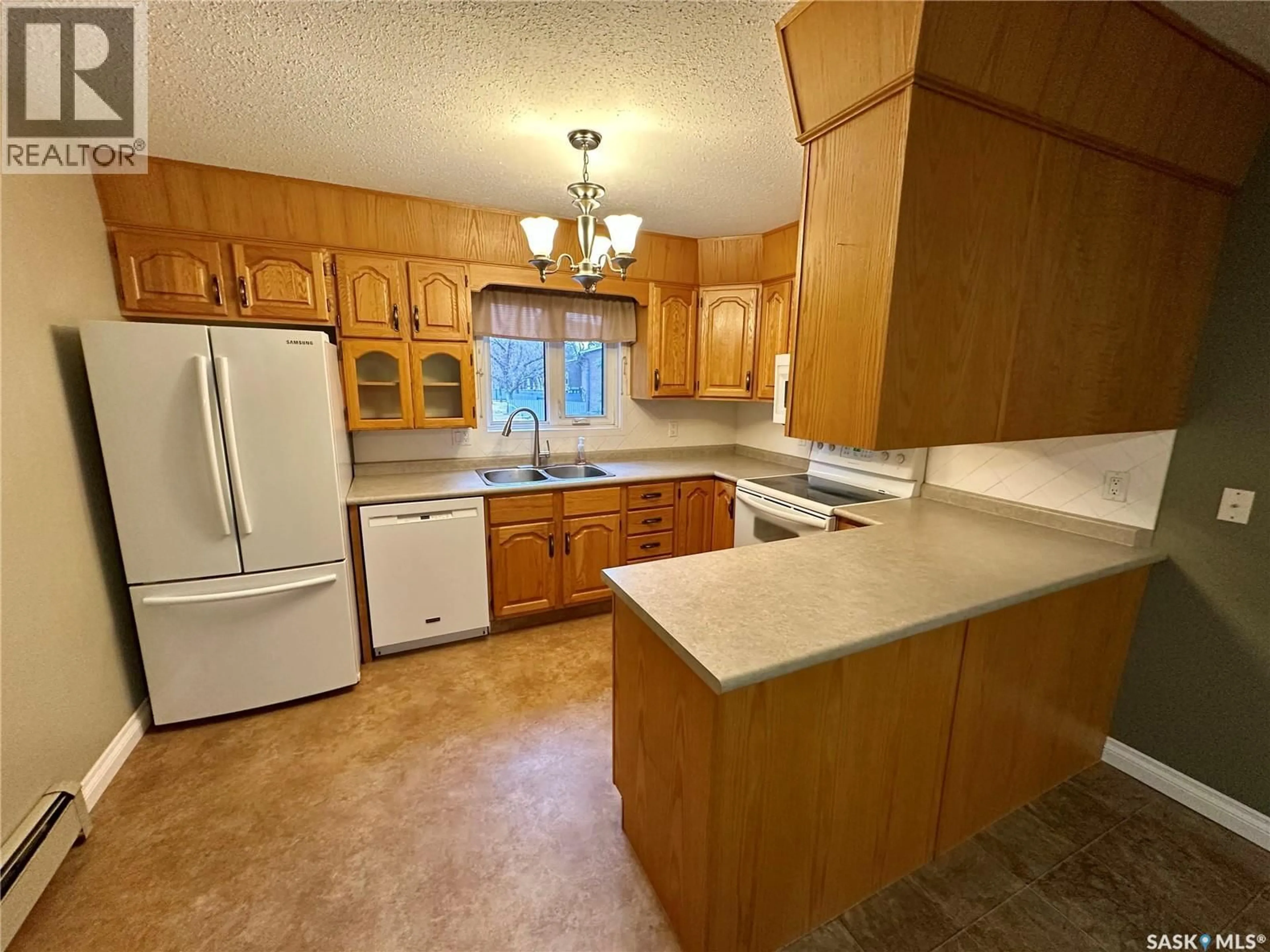 Standard kitchen, unknown for 101 - 3120 LOUISE STREET, Saskatoon Saskatchewan S7J3L8