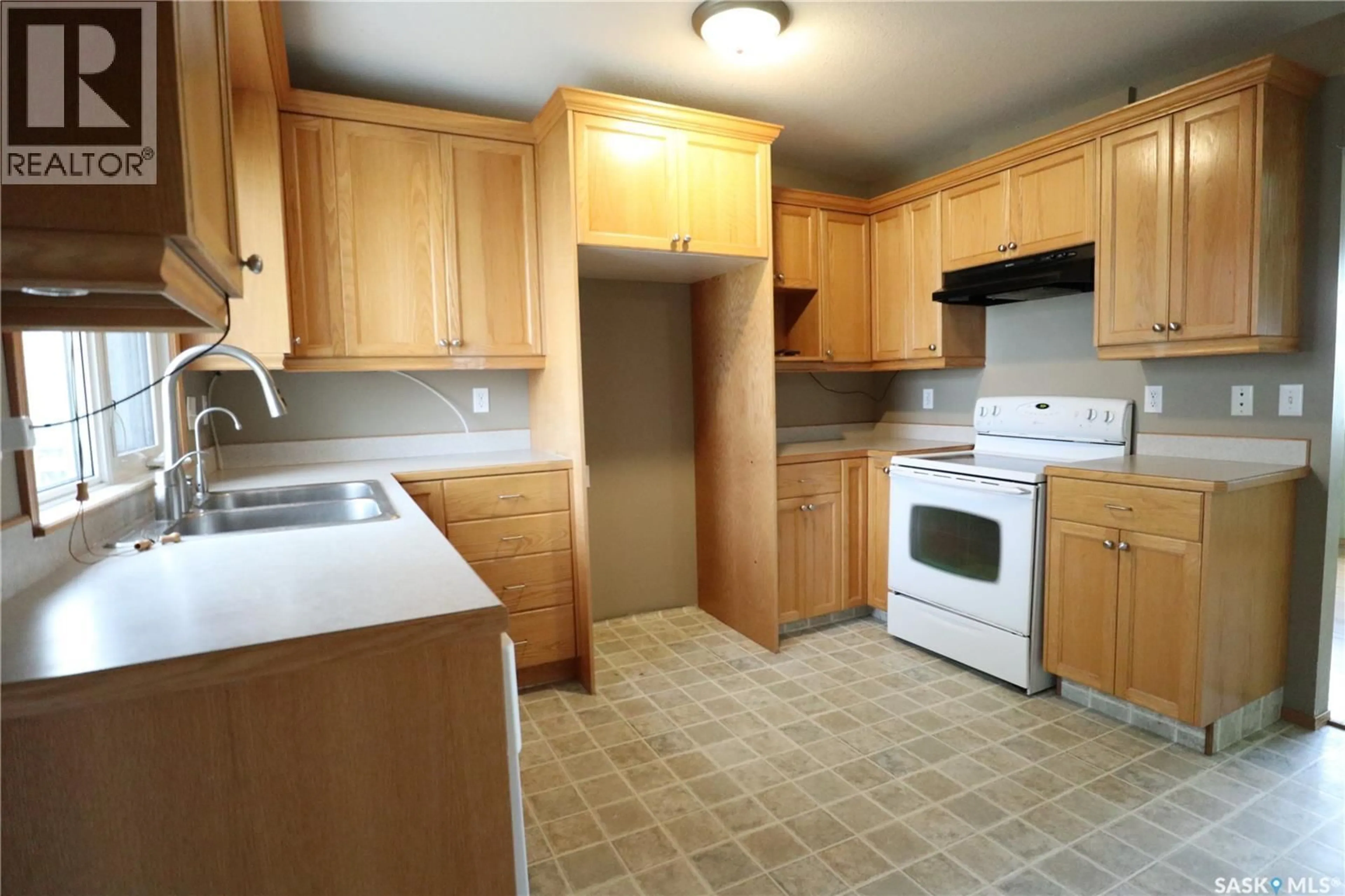 Standard kitchen, unknown for 1211 EDGAR STREET, Regina Saskatchewan S4N3J8