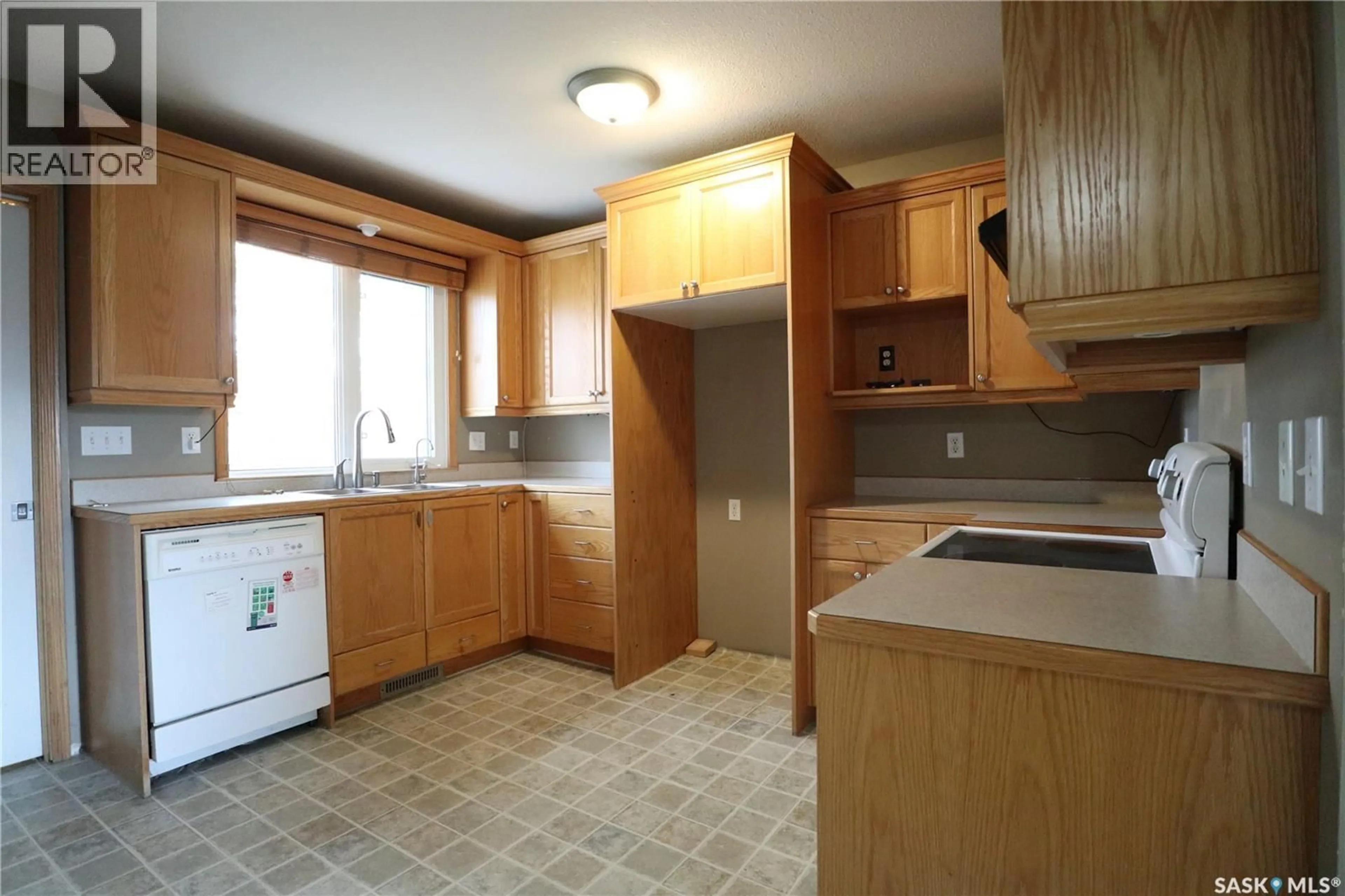 Standard kitchen, unknown for 1211 EDGAR STREET, Regina Saskatchewan S4N3J8