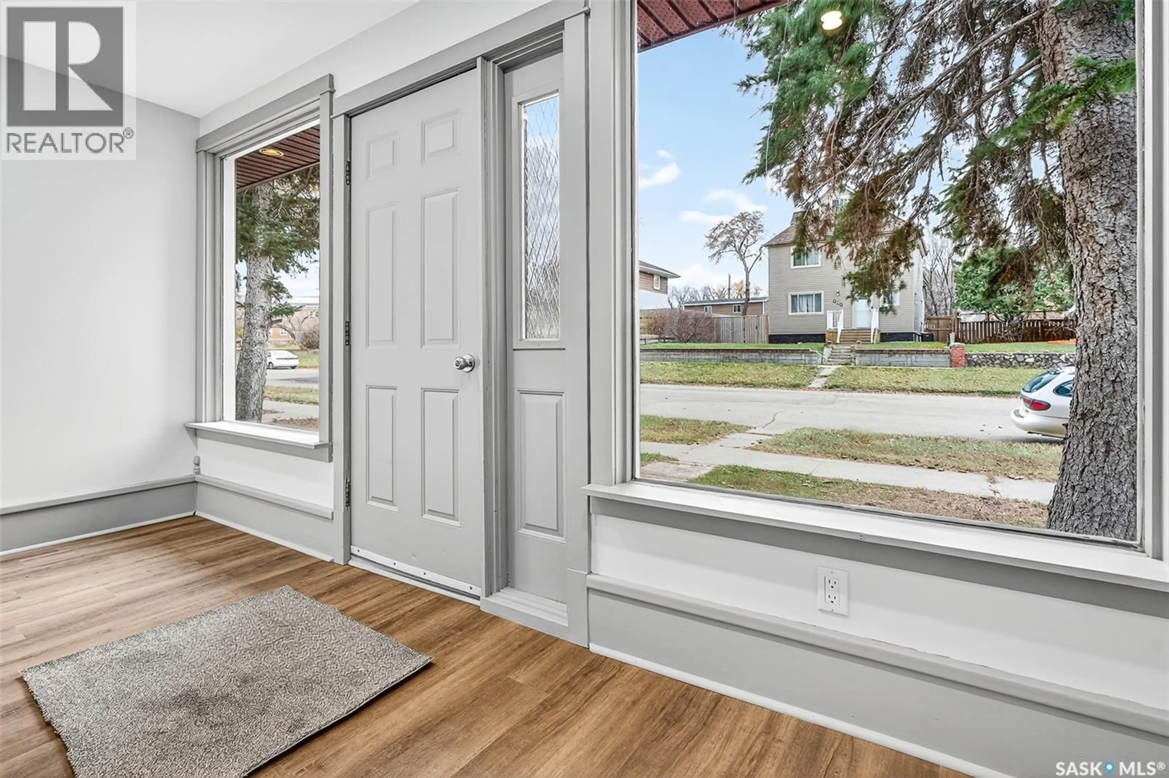 Indoor entryway for 150 IROQUOIS STREET E, Moose Jaw Saskatchewan S6H4T2