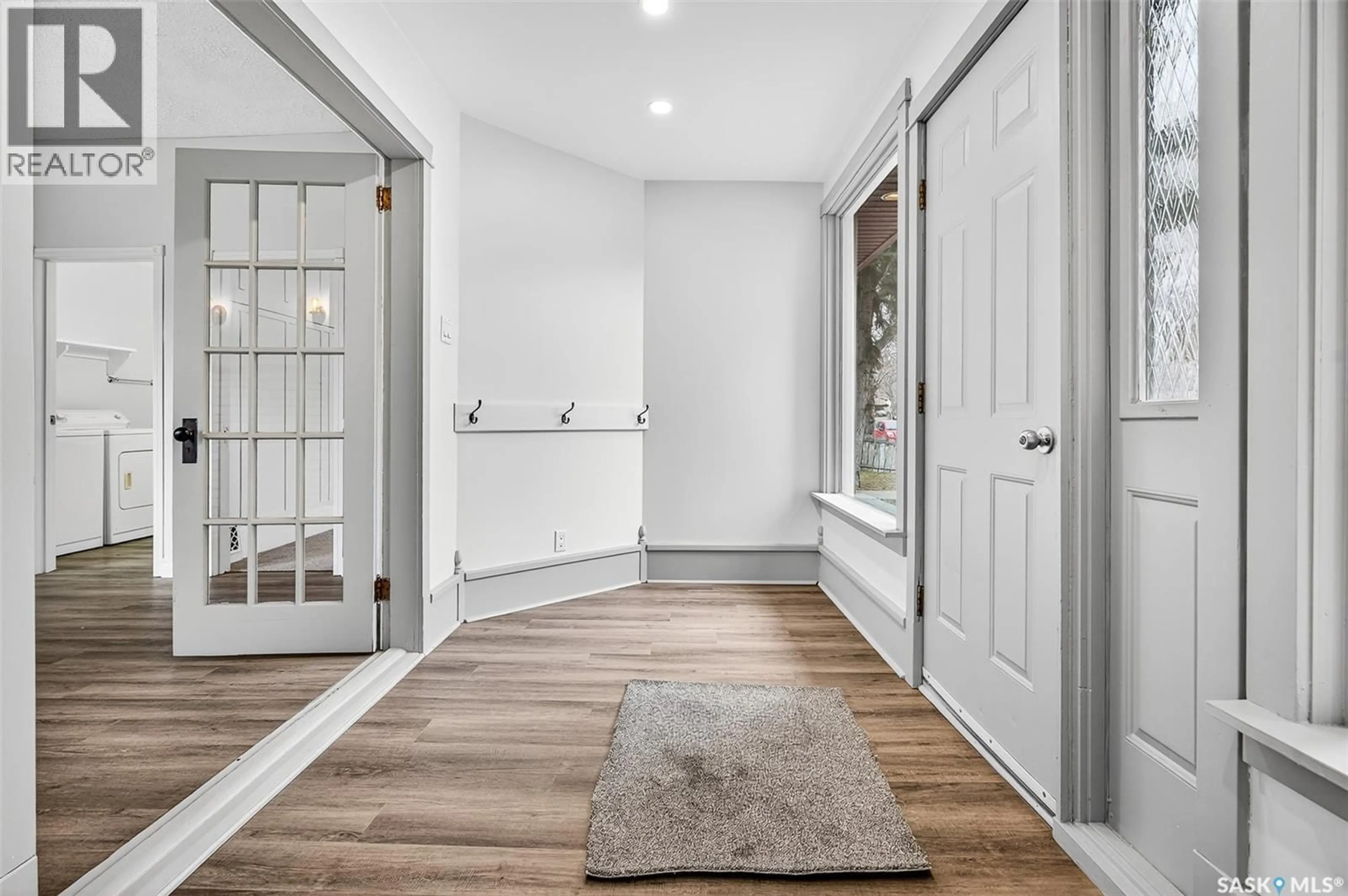 Indoor entryway for 150 IROQUOIS STREET E, Moose Jaw Saskatchewan S6H4T2