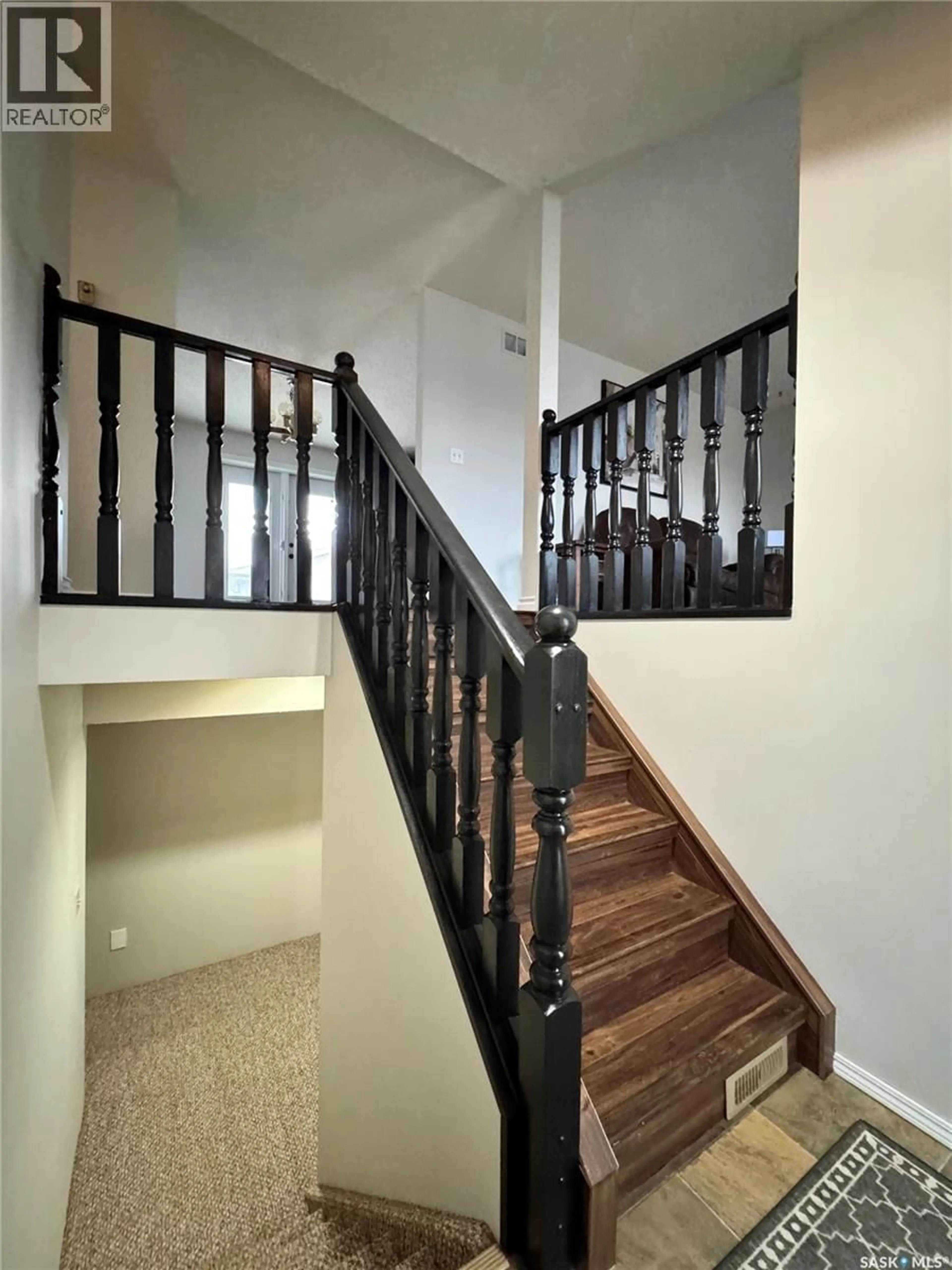 Stairs for 35 BLACKWELL CRESCENT, Yorkton Saskatchewan S3N3Y2