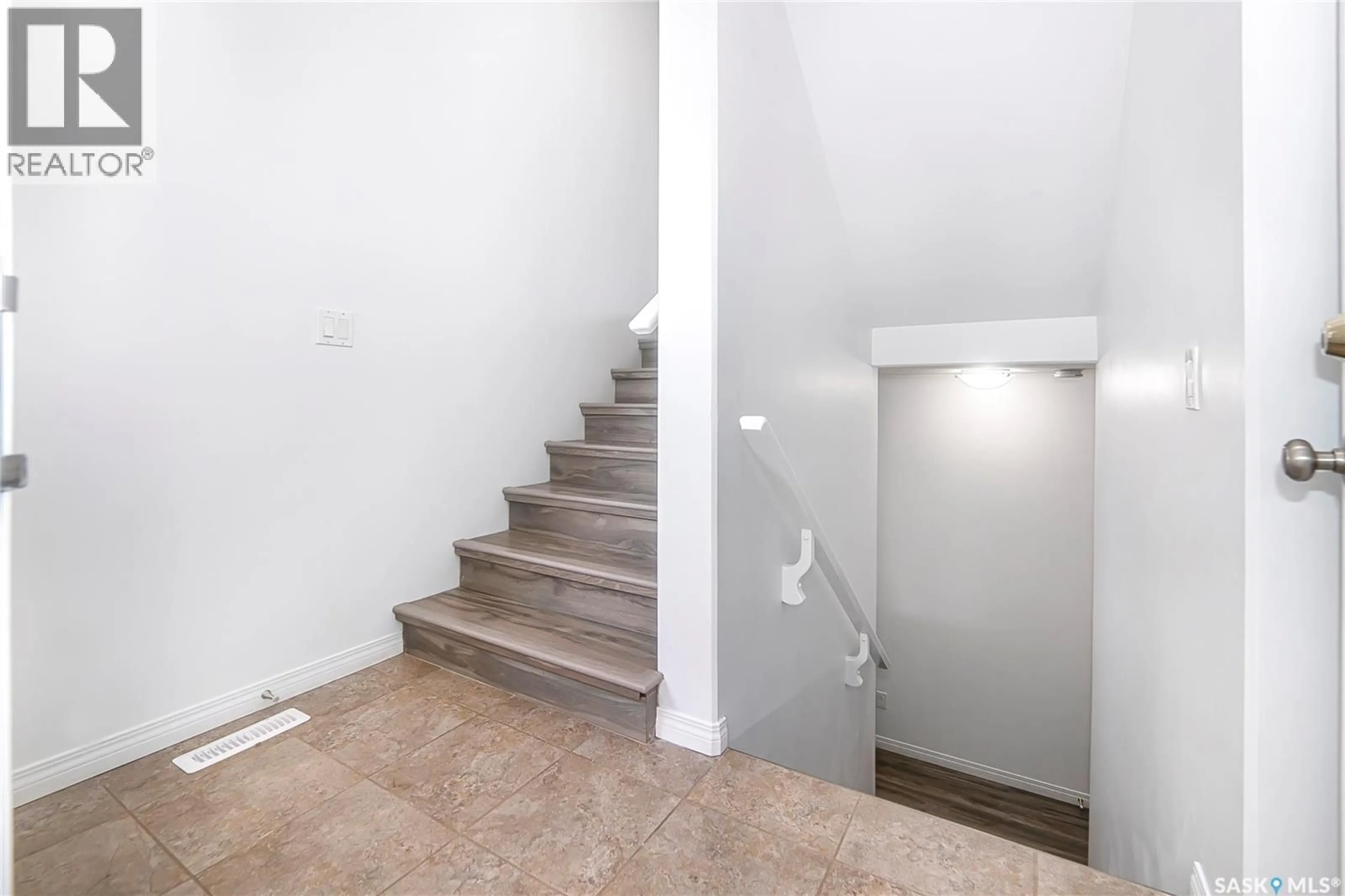 Stairs for 239 HENICK CRESCENT, Saskatoon Saskatchewan S7R0J9