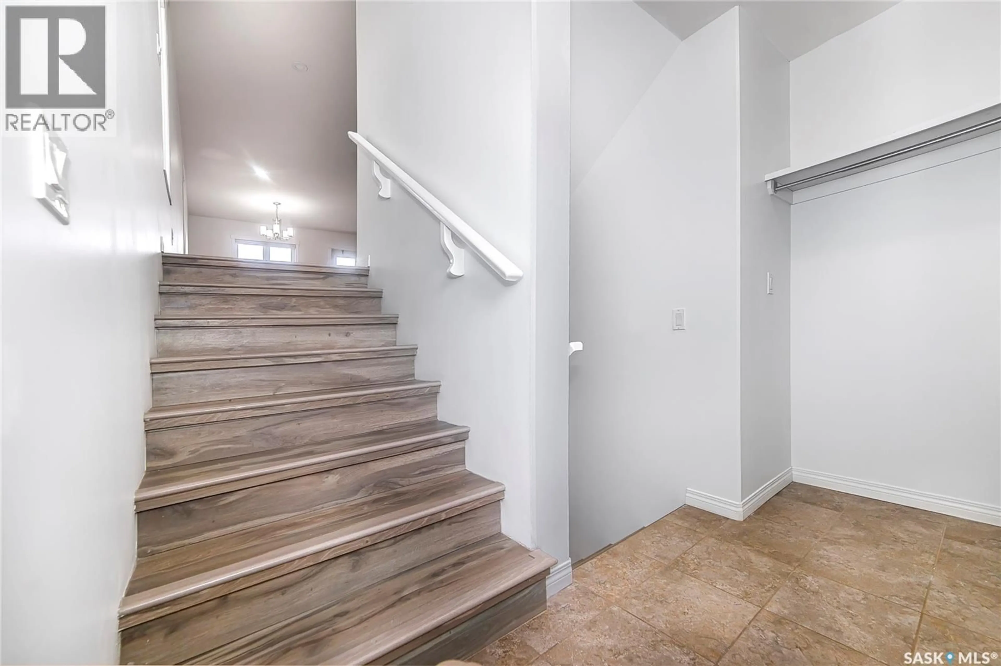 Stairs for 239 HENICK CRESCENT, Saskatoon Saskatchewan S7R0J9