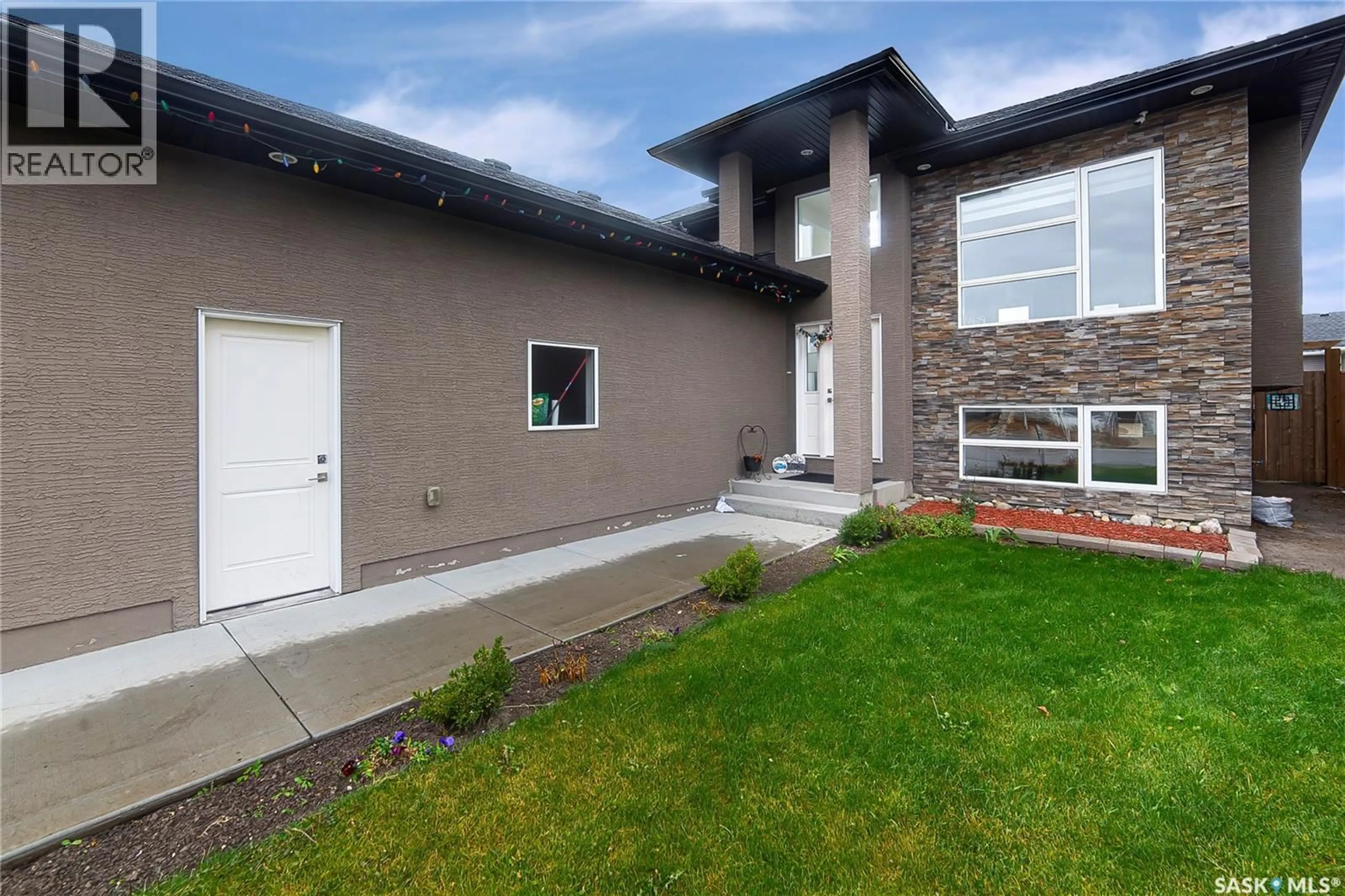 Home with brick exterior material, unknown for 211 SETTLER CRESCENT, Warman Saskatchewan S0K4S2