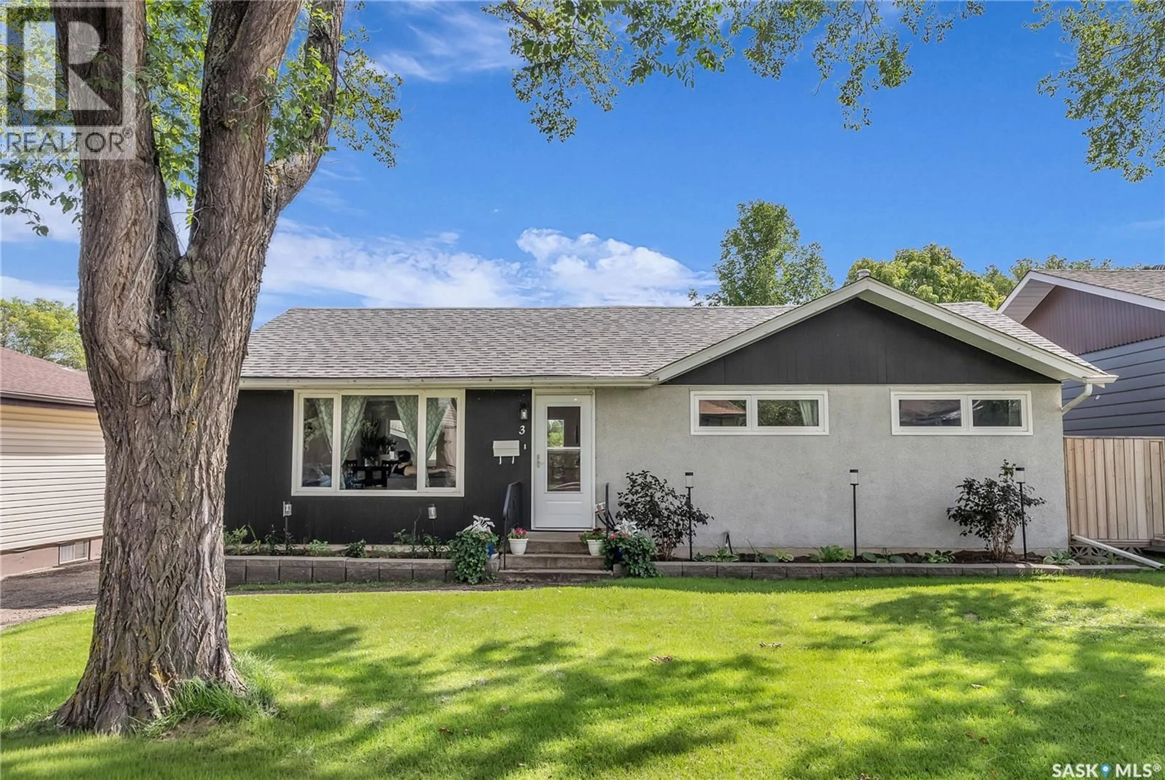 Home with vinyl exterior material, street for 3 KUSCH CRESCENT, Saskatoon Saskatchewan S7L3T4
