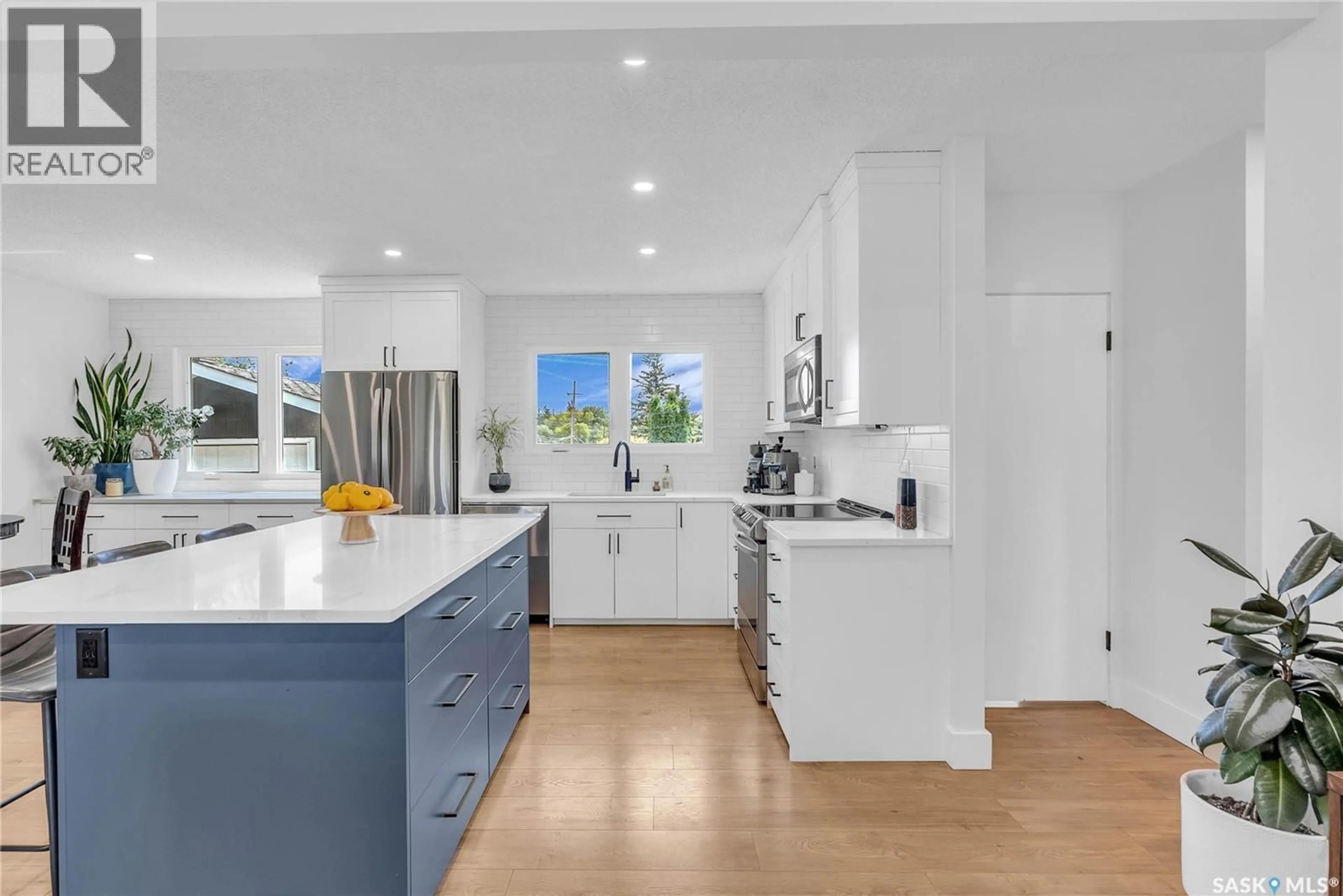 Open concept kitchen, ceramic/tile floor for 3 KUSCH CRESCENT, Saskatoon Saskatchewan S7L3T4