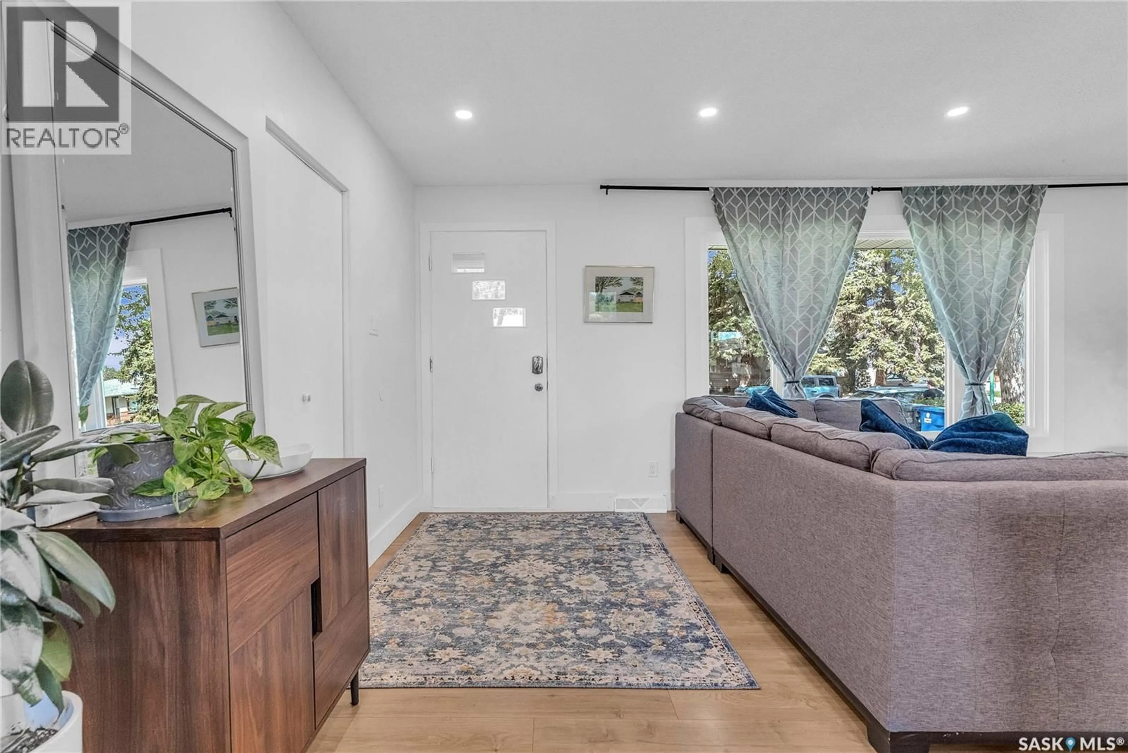 Indoor entryway for 3 KUSCH CRESCENT, Saskatoon Saskatchewan S7L3T4