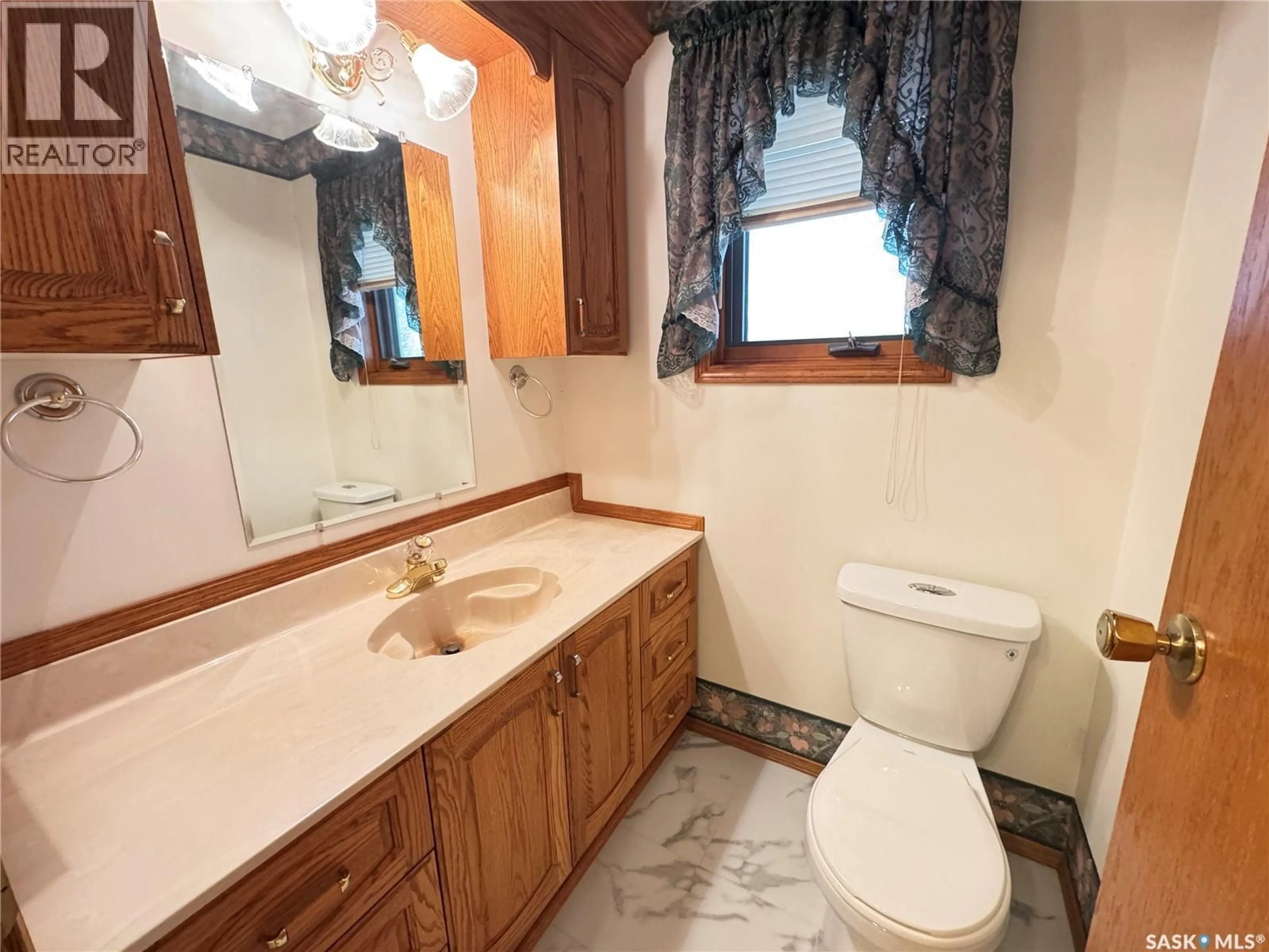 Standard bathroom, unknown for 730 14TH STREET, Humboldt Saskatchewan S0K2A0
