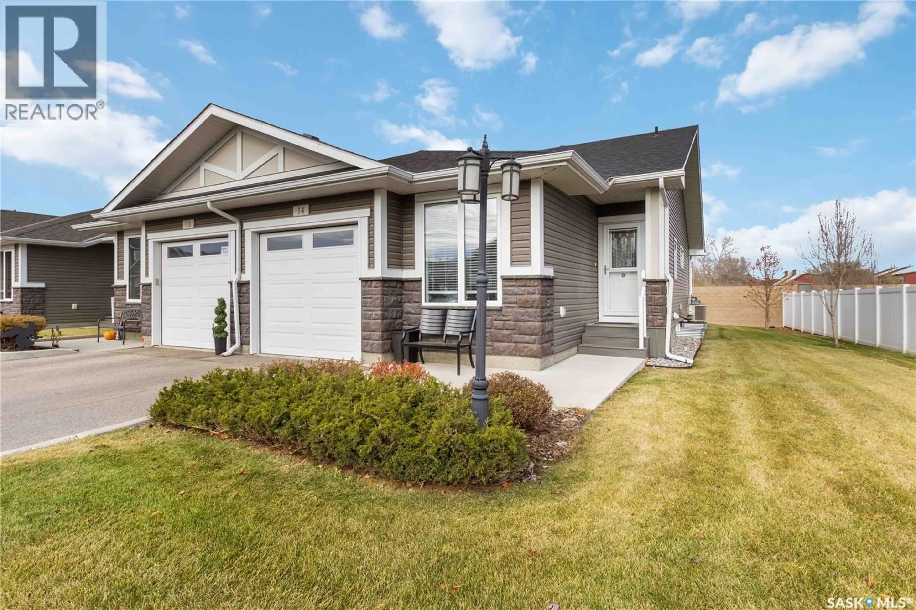 Home with vinyl exterior material, street for 14 3214 11TH STREET, Saskatoon Saskatchewan S7M5G3