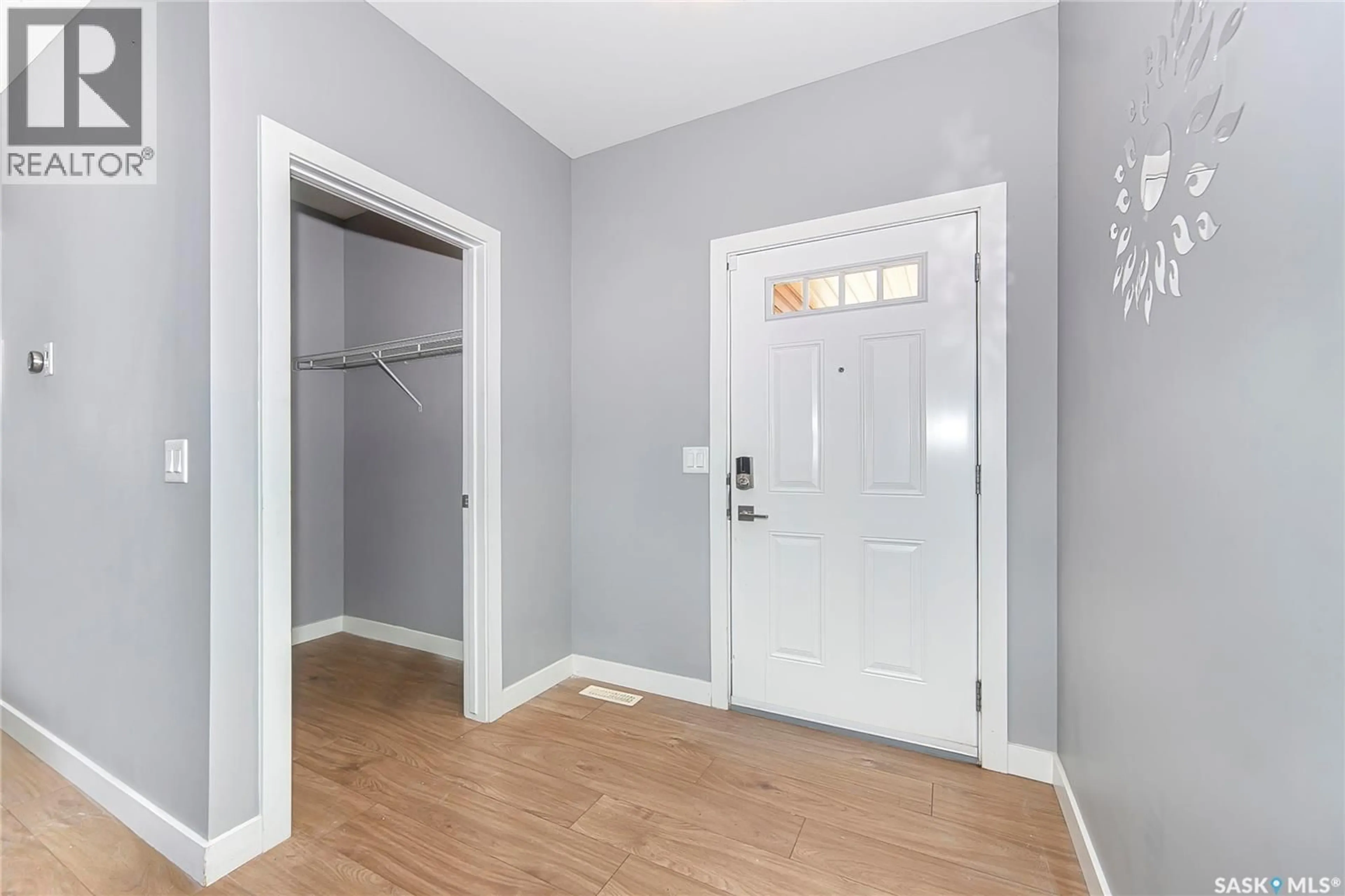 Indoor entryway for 1049 KOLYNCHUK CRESCENT, Saskatoon Saskatchewan S7T0X4