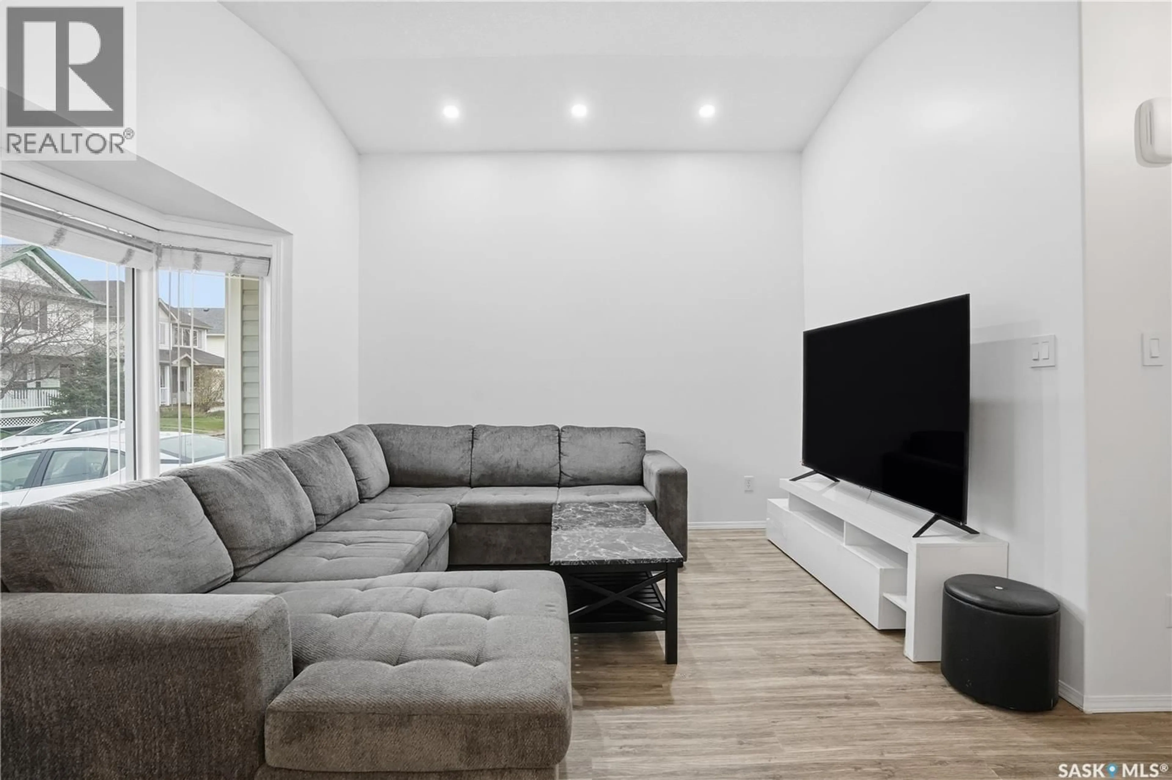 Living room with furniture, unknown for 1024 SNOWBERRY WAY, Regina Saskatchewan S4X4N8