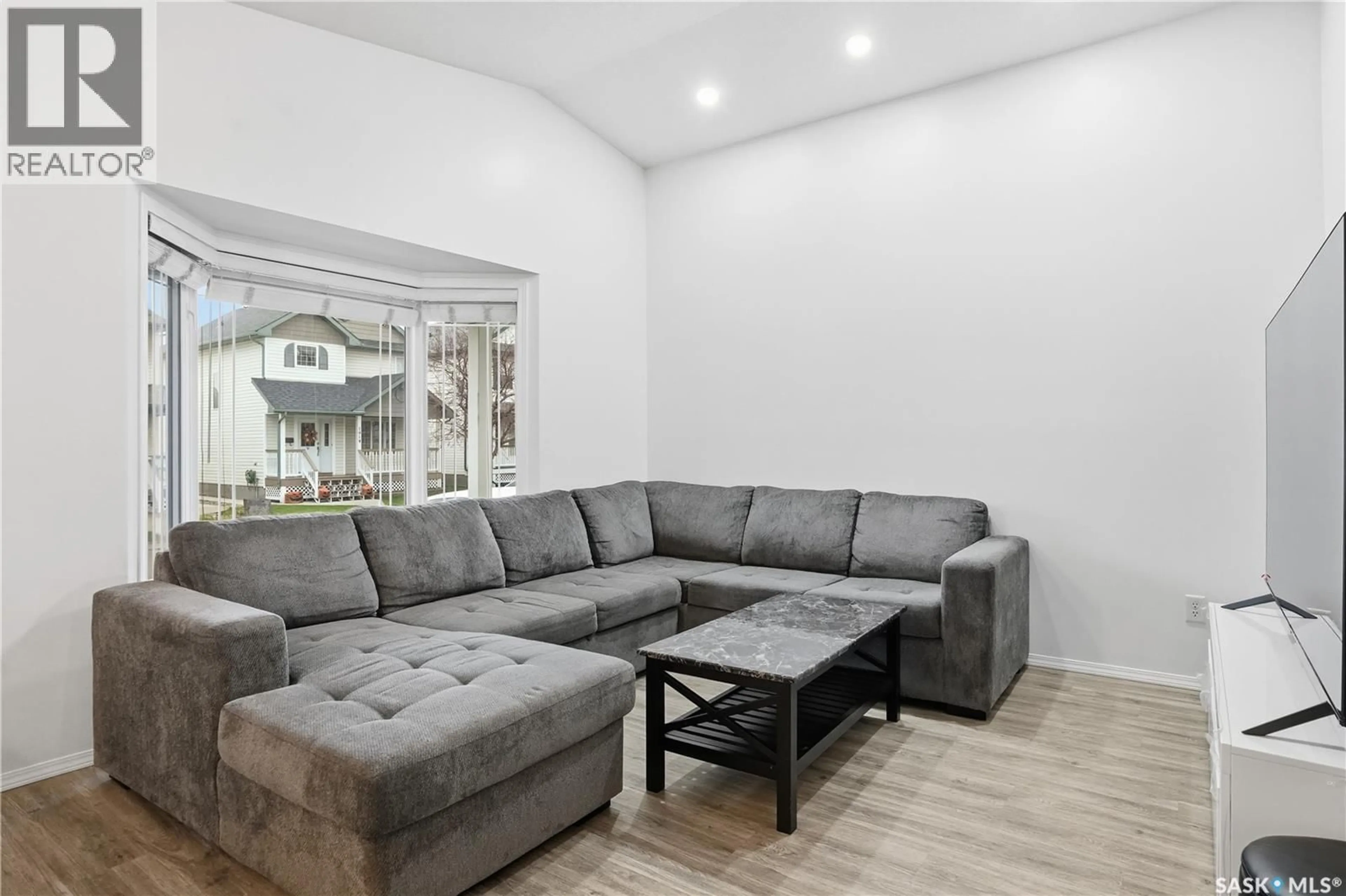 Living room with furniture, unknown for 1024 SNOWBERRY WAY, Regina Saskatchewan S4X4N8