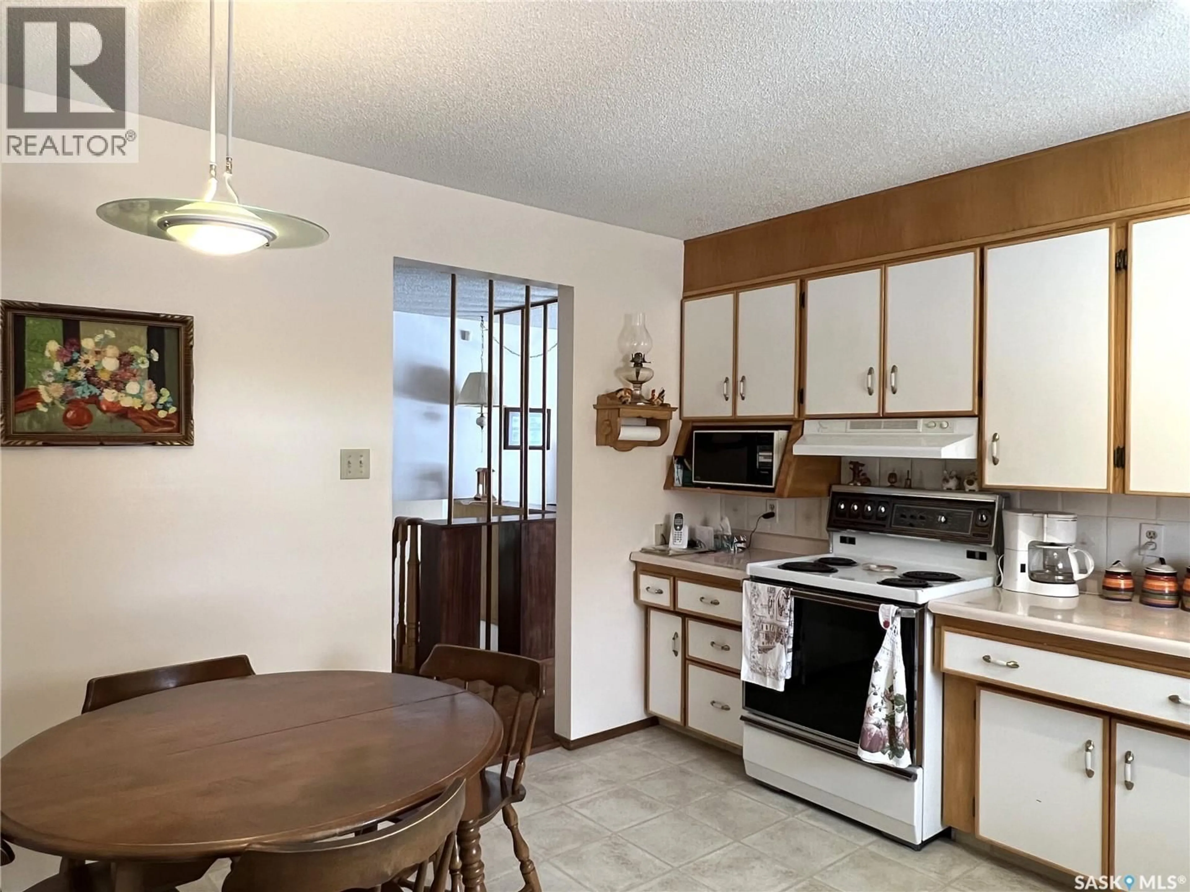 Standard kitchen, unknown for 514 2ND STREET, Meadow Lake Saskatchewan S9X1G6