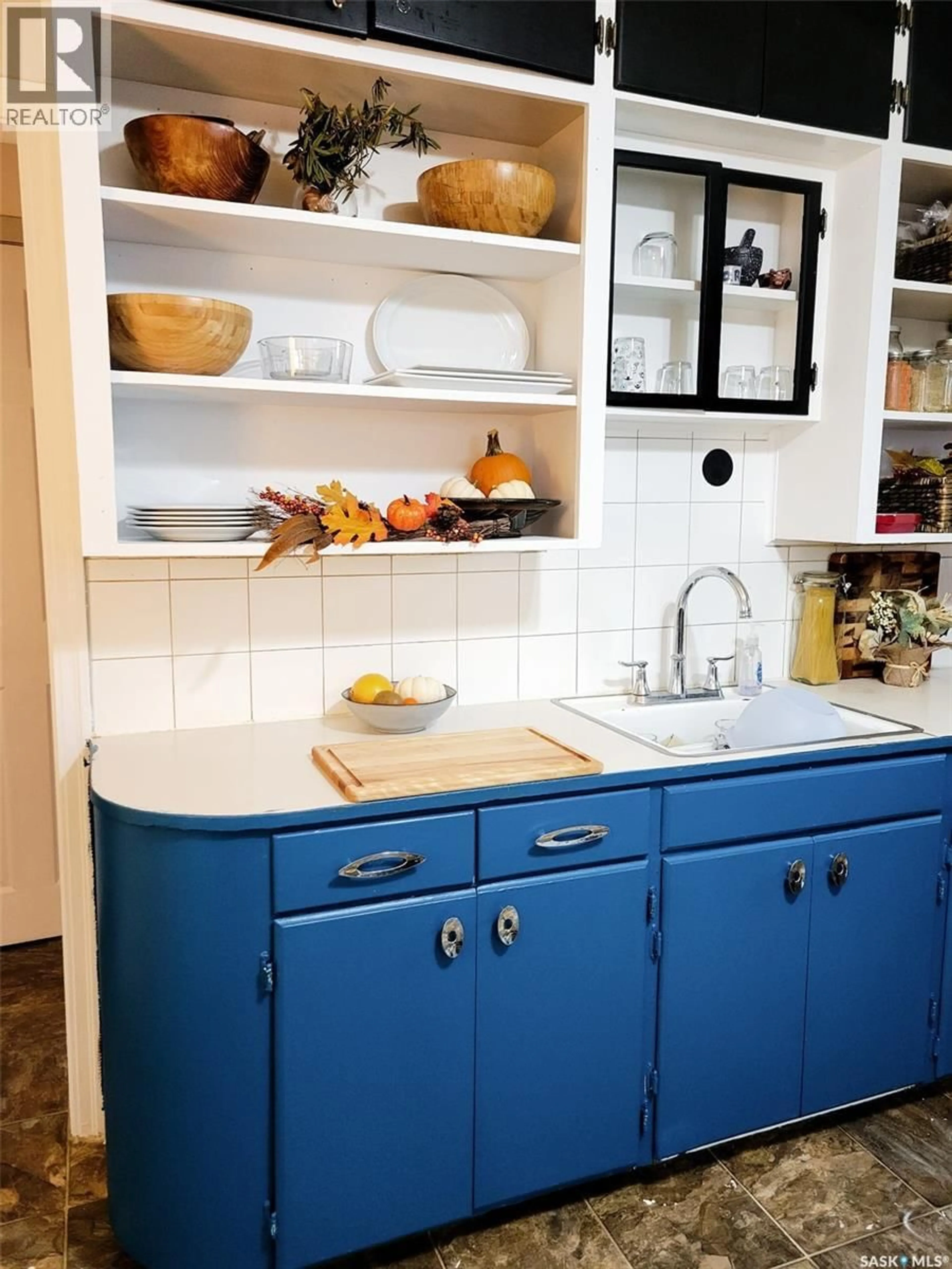 Contemporary kitchen, ceramic/tile floor for 513 10TH STREET, Prince Albert Saskatchewan S6V0Z7