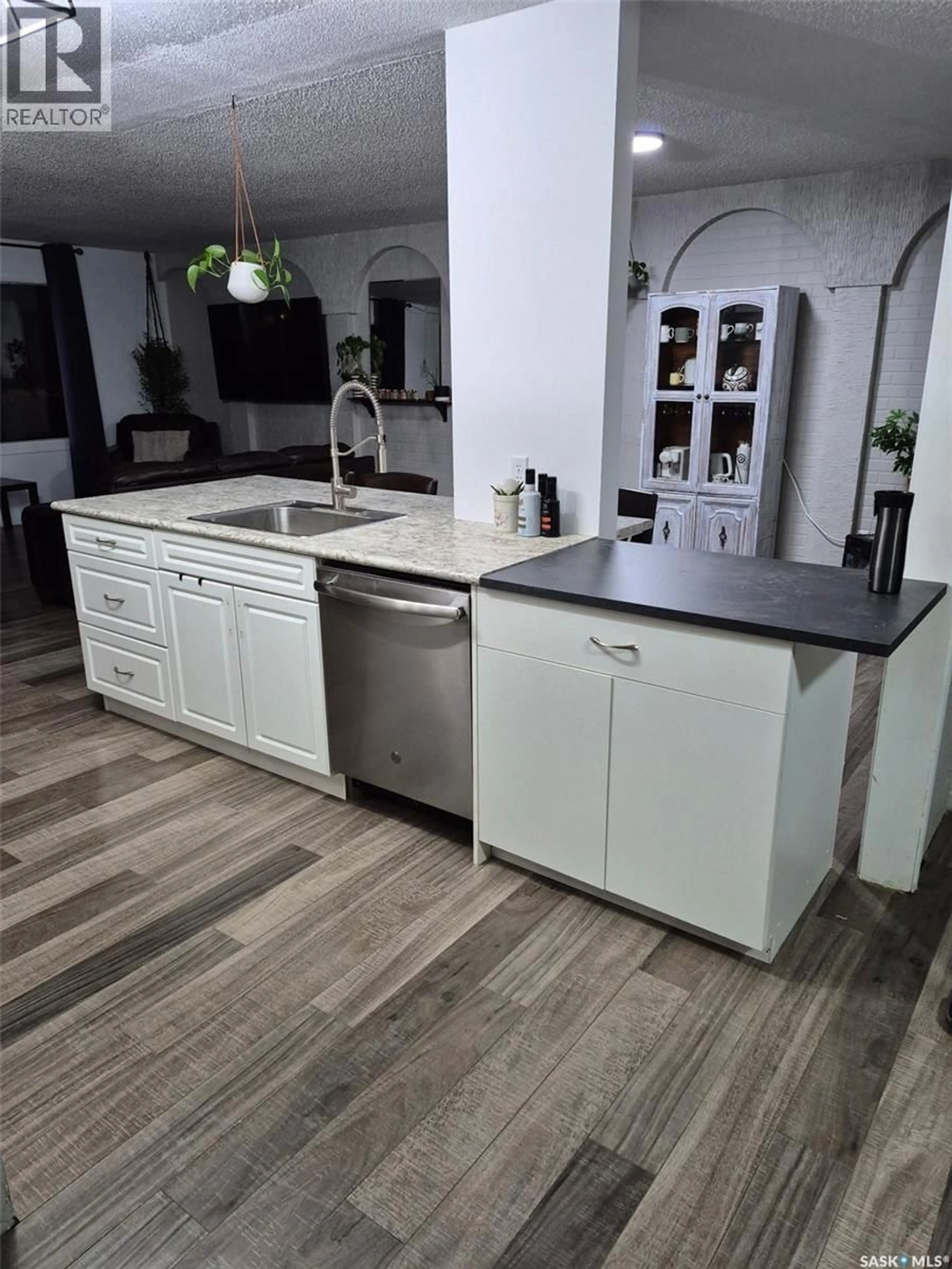 Open concept kitchen, unknown for 737 WILLOW PLACE, Hudson Bay Saskatchewan S0E0Y0